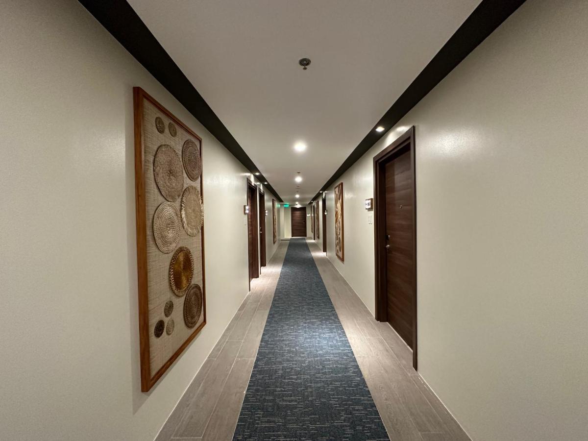 Executive Deluxe,1498772338:JPEG