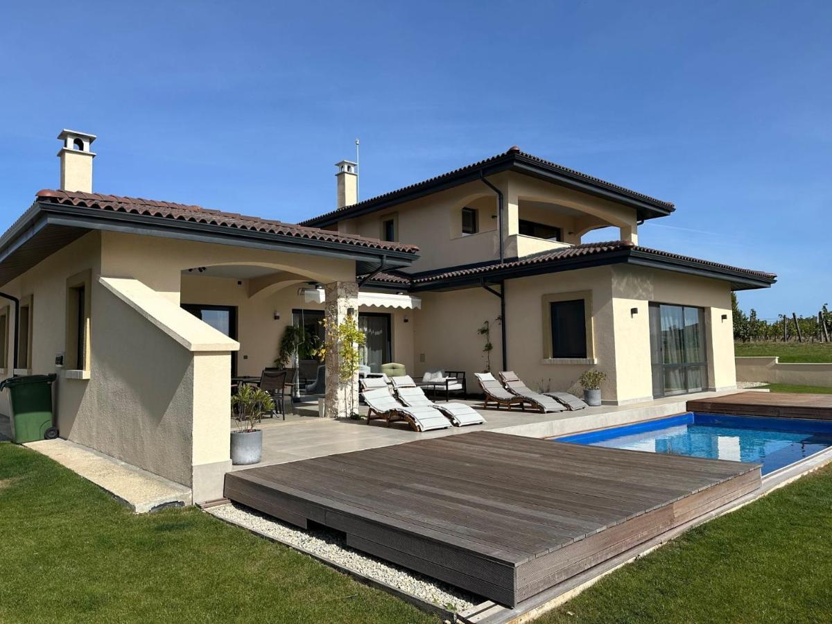 Three-Bedroom Villa,1524418249:JPEG