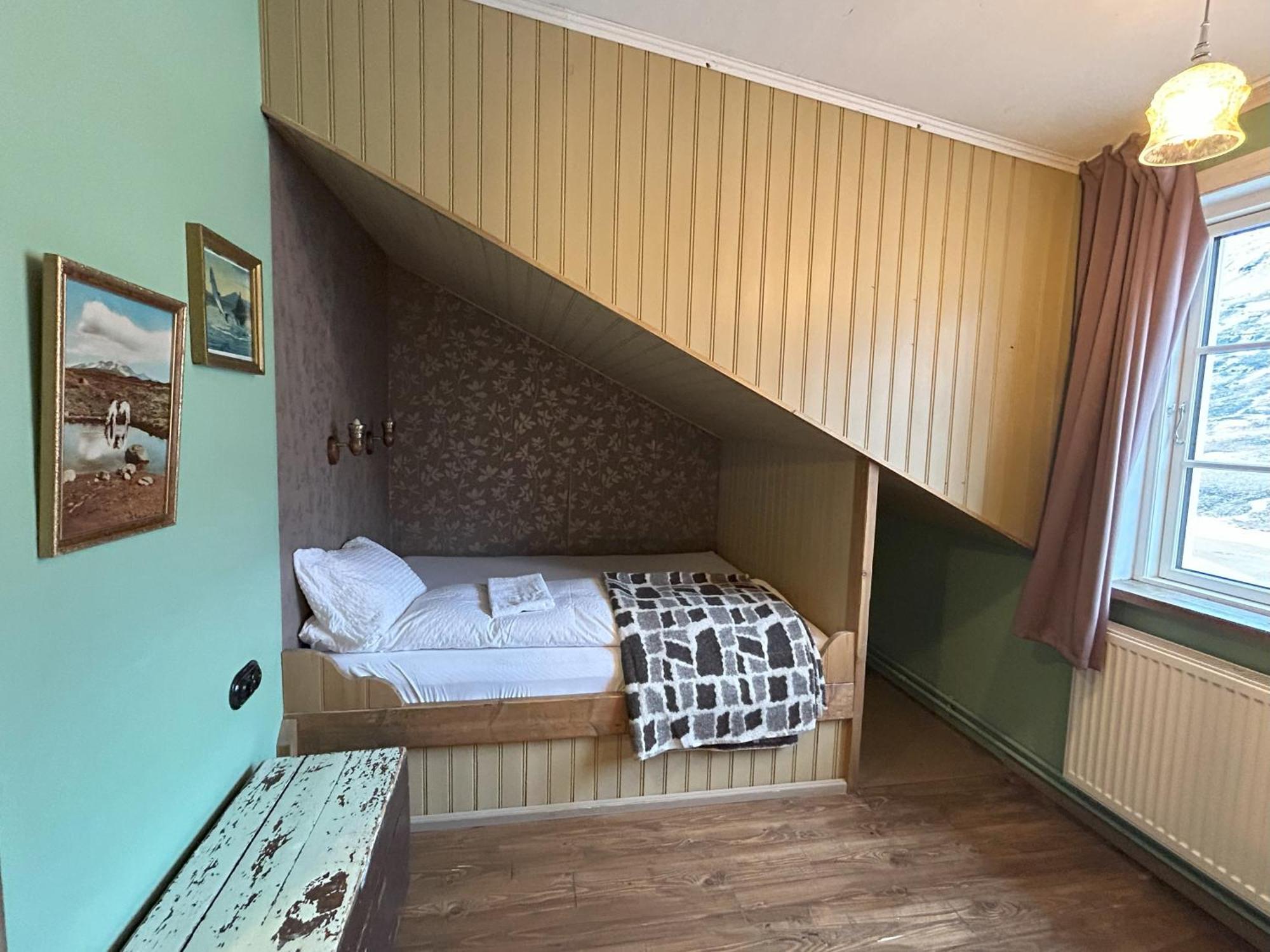 Double or Twin Room with Private Bathroom,1515237739:JPEG