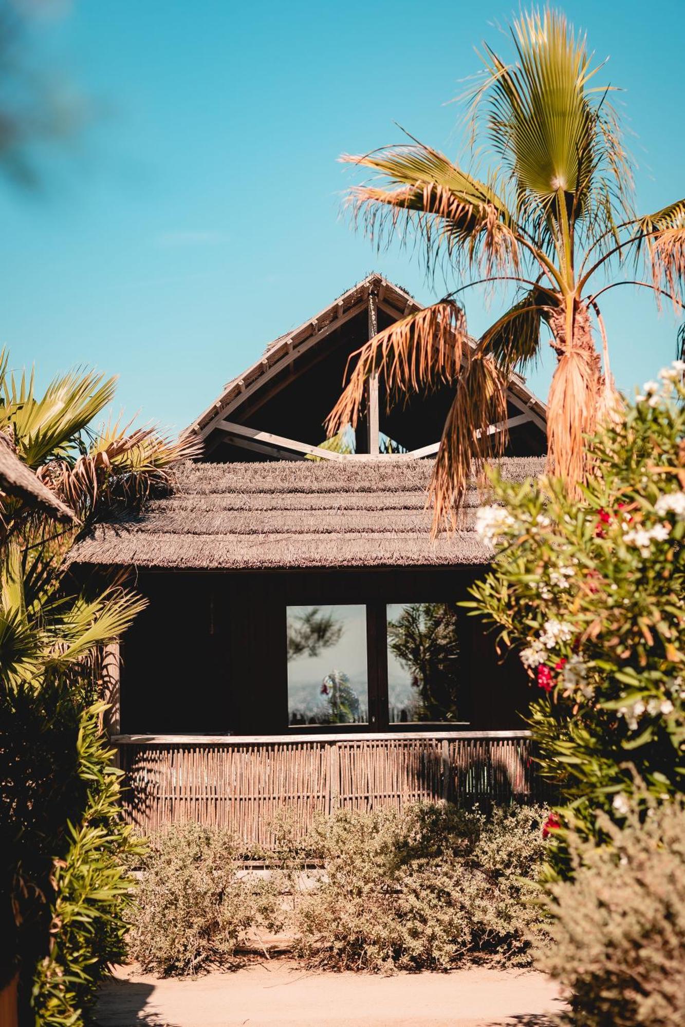 Tiki Hutte 2nd Row from the Beach – 2 Bedrooms