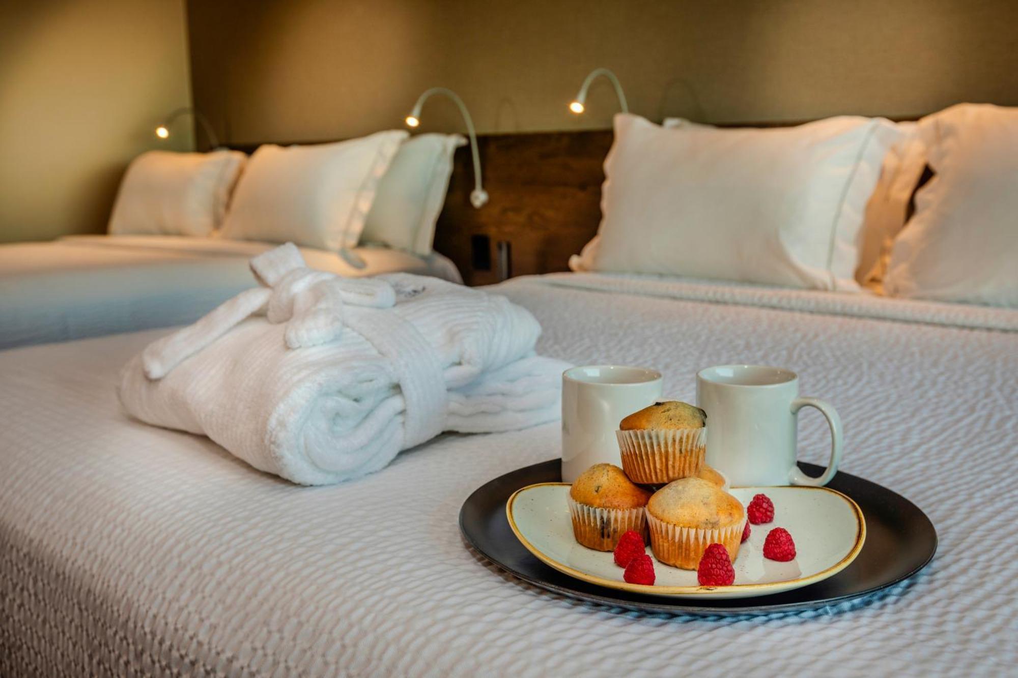 Standard Queen Room with Two Queen Beds,1499307433:JPEG