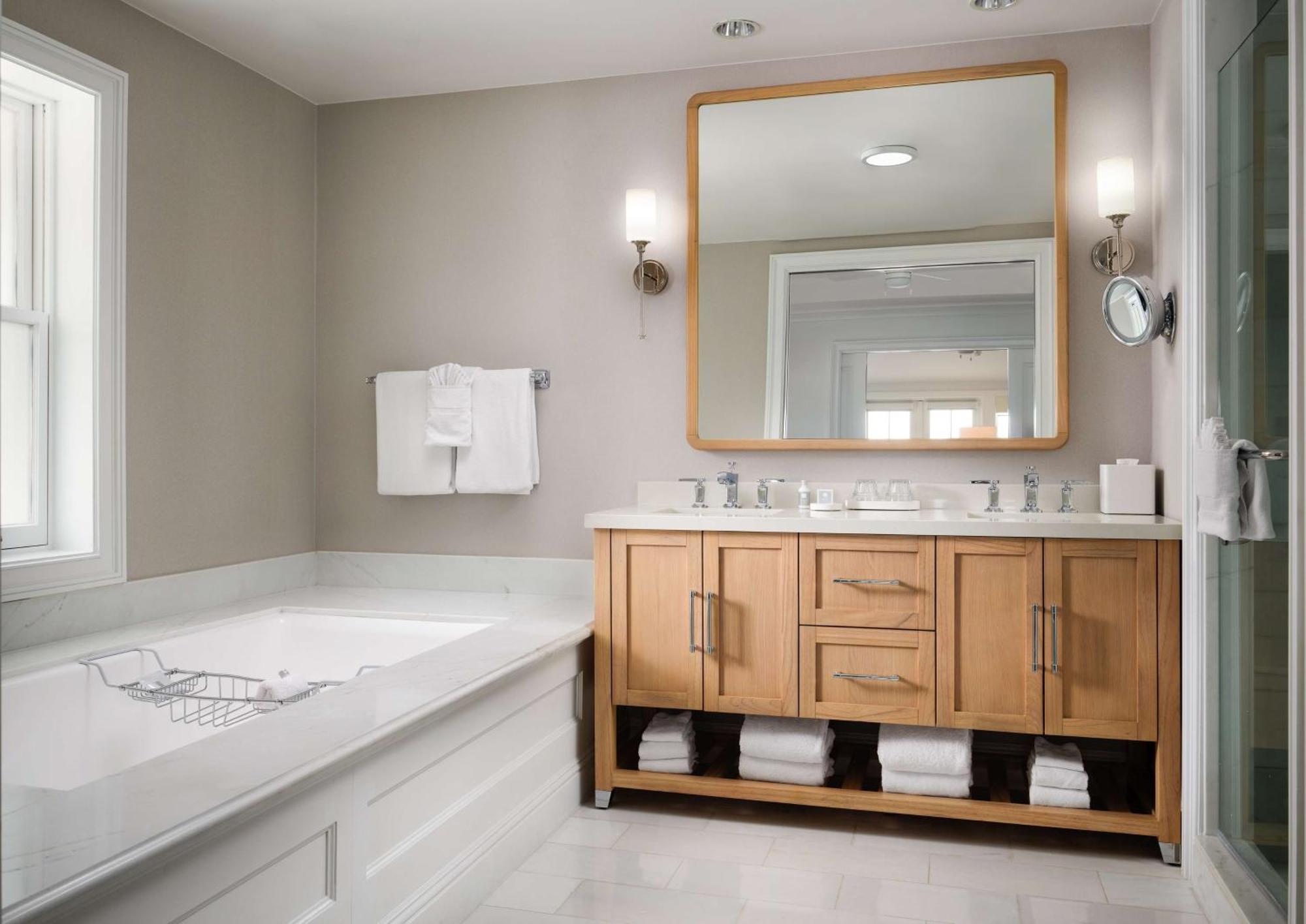 Junior King Beachfront Cottage Suite,1499394973:JPEG