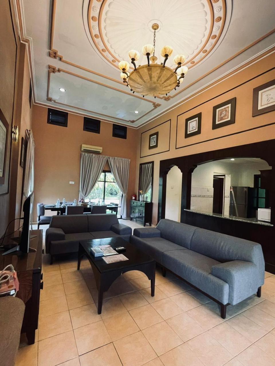 Villa 4 Rooms Pool