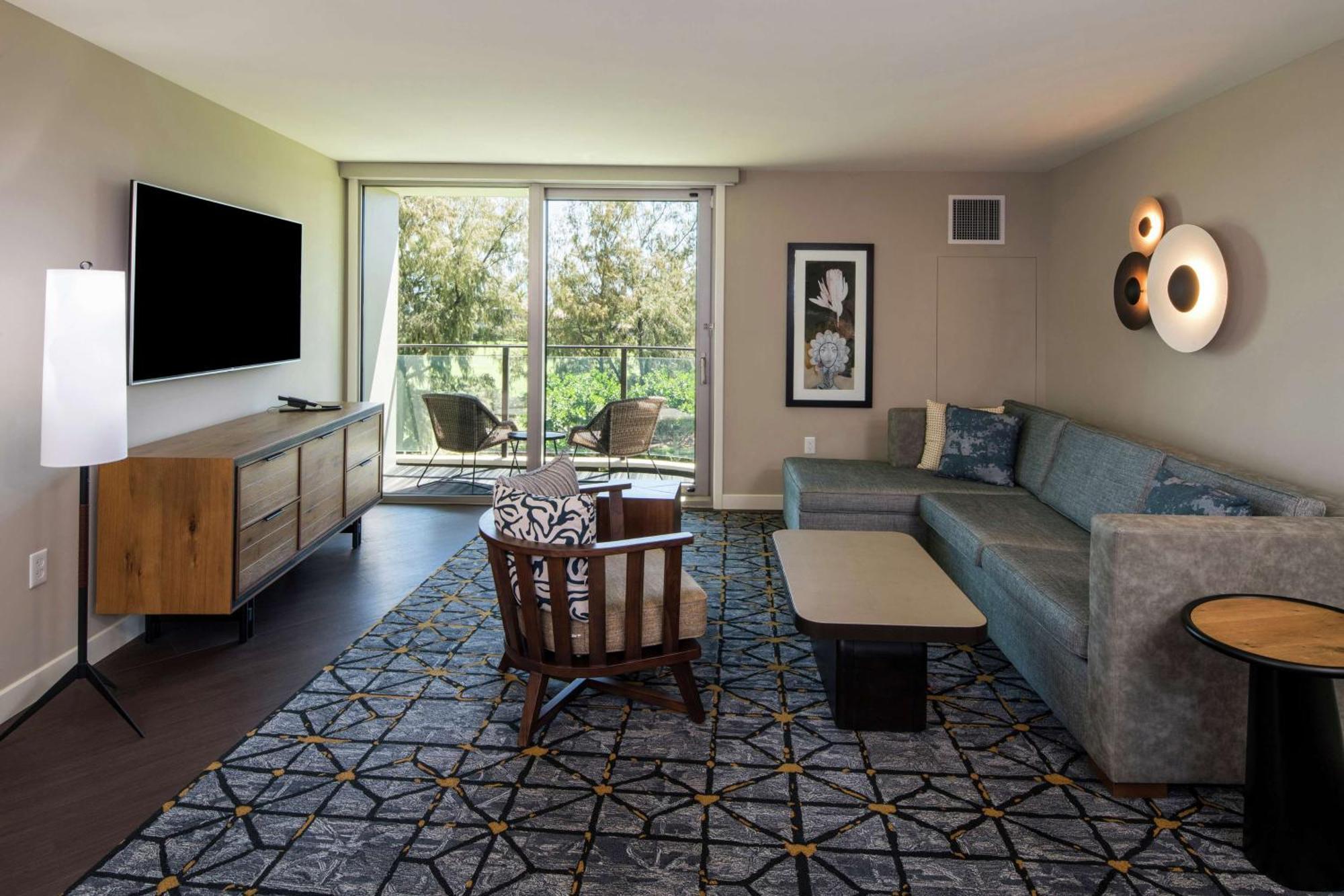 One-Bedroom King Suite Plus with Sofa Bed - Resort View,1506597181:JPEG