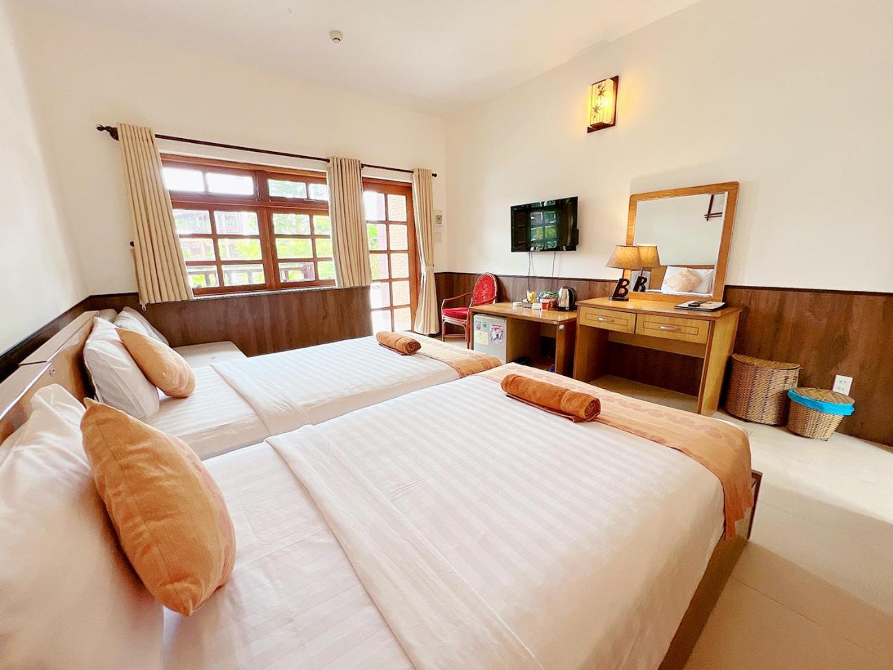 Superior Double or Twin Room with Pool View - Free Minibar in Room,1499647183:JPEG