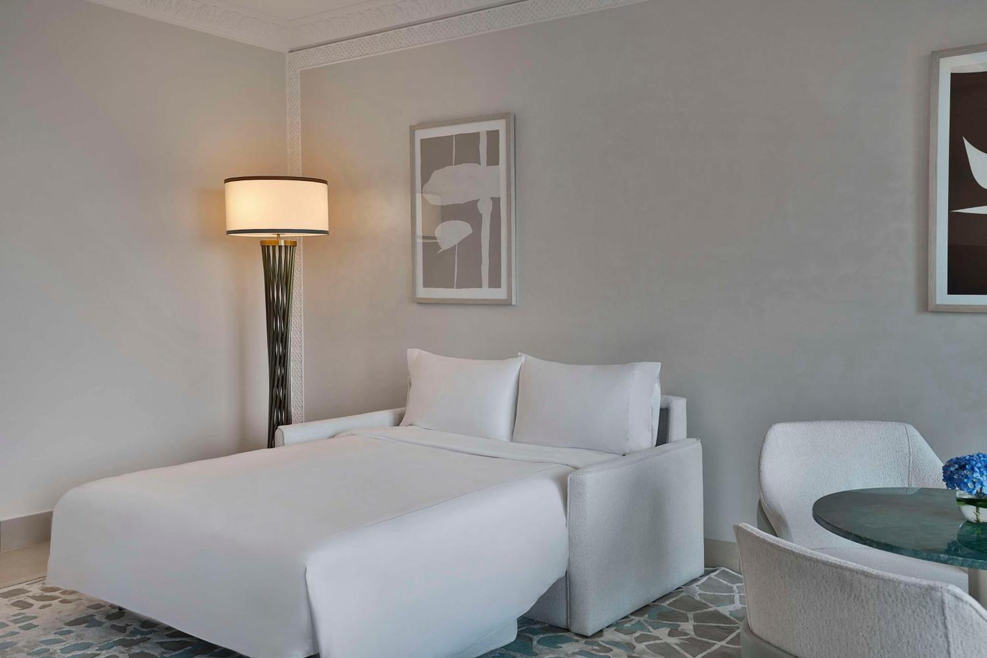 One-Bedroom Suite with Golf Course View,1499811844:JPEG