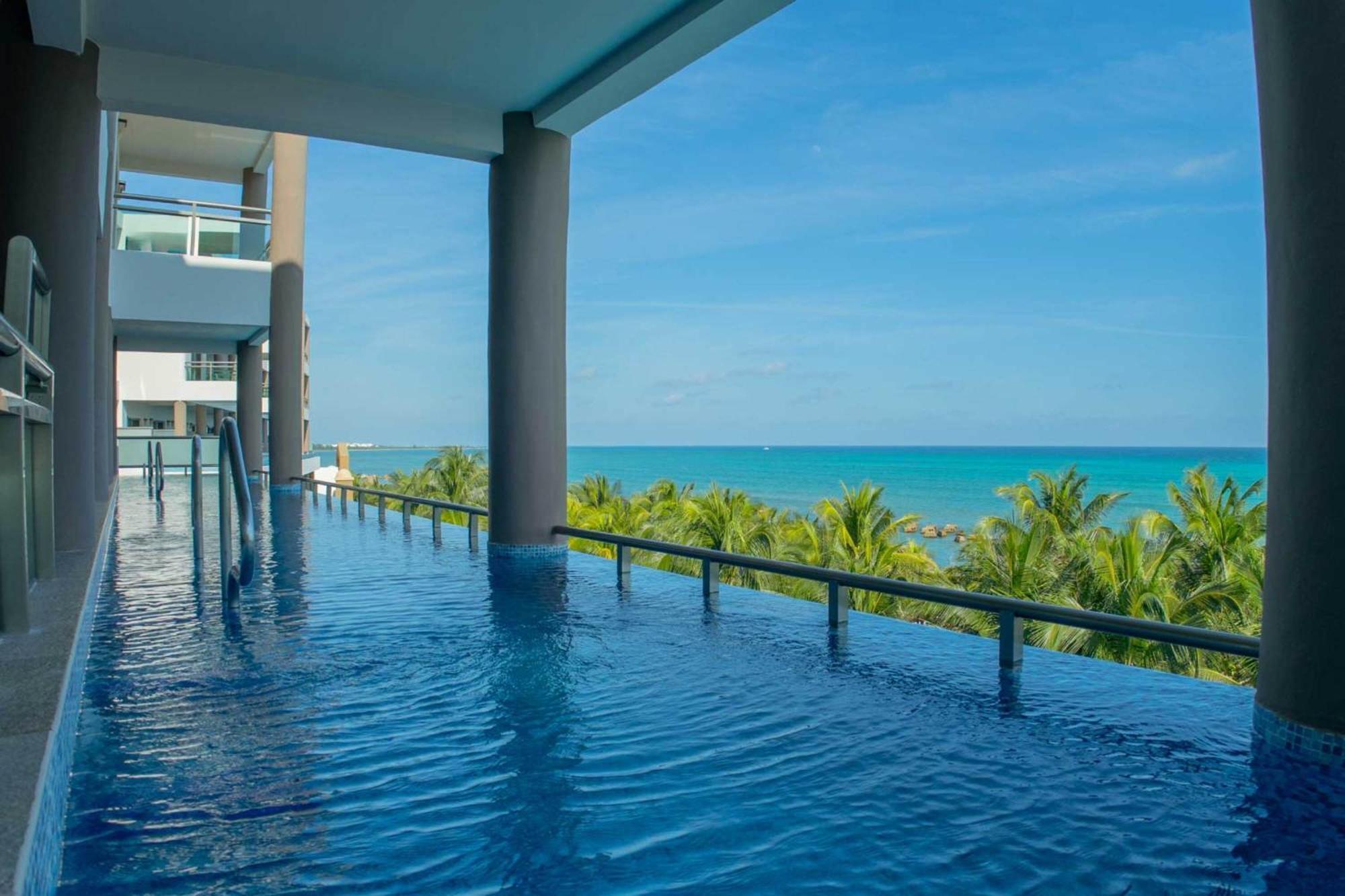 Ocean Front One Bedroom Swim Up Suite,1600238293:JPEG