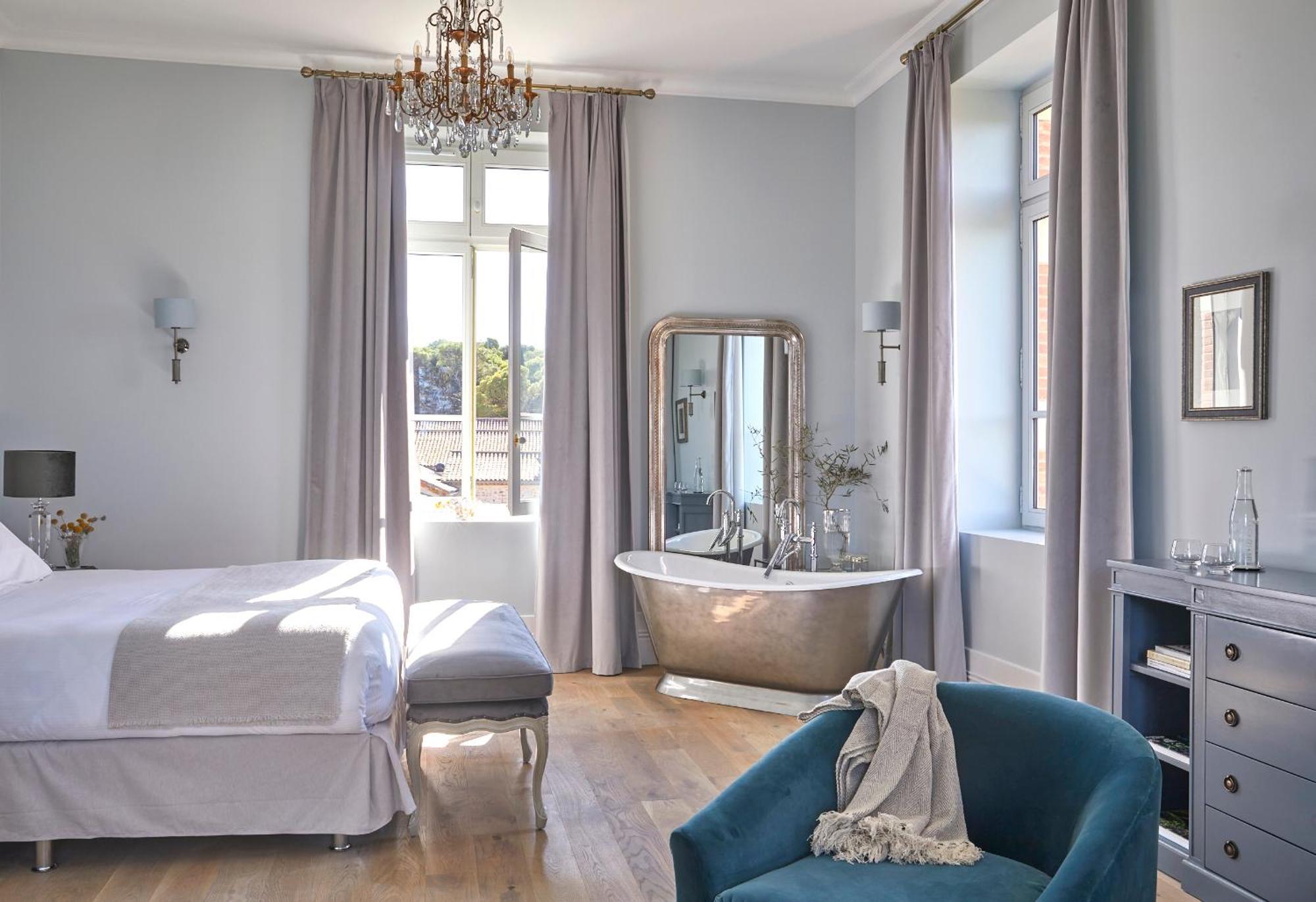 Deluxe King Suite