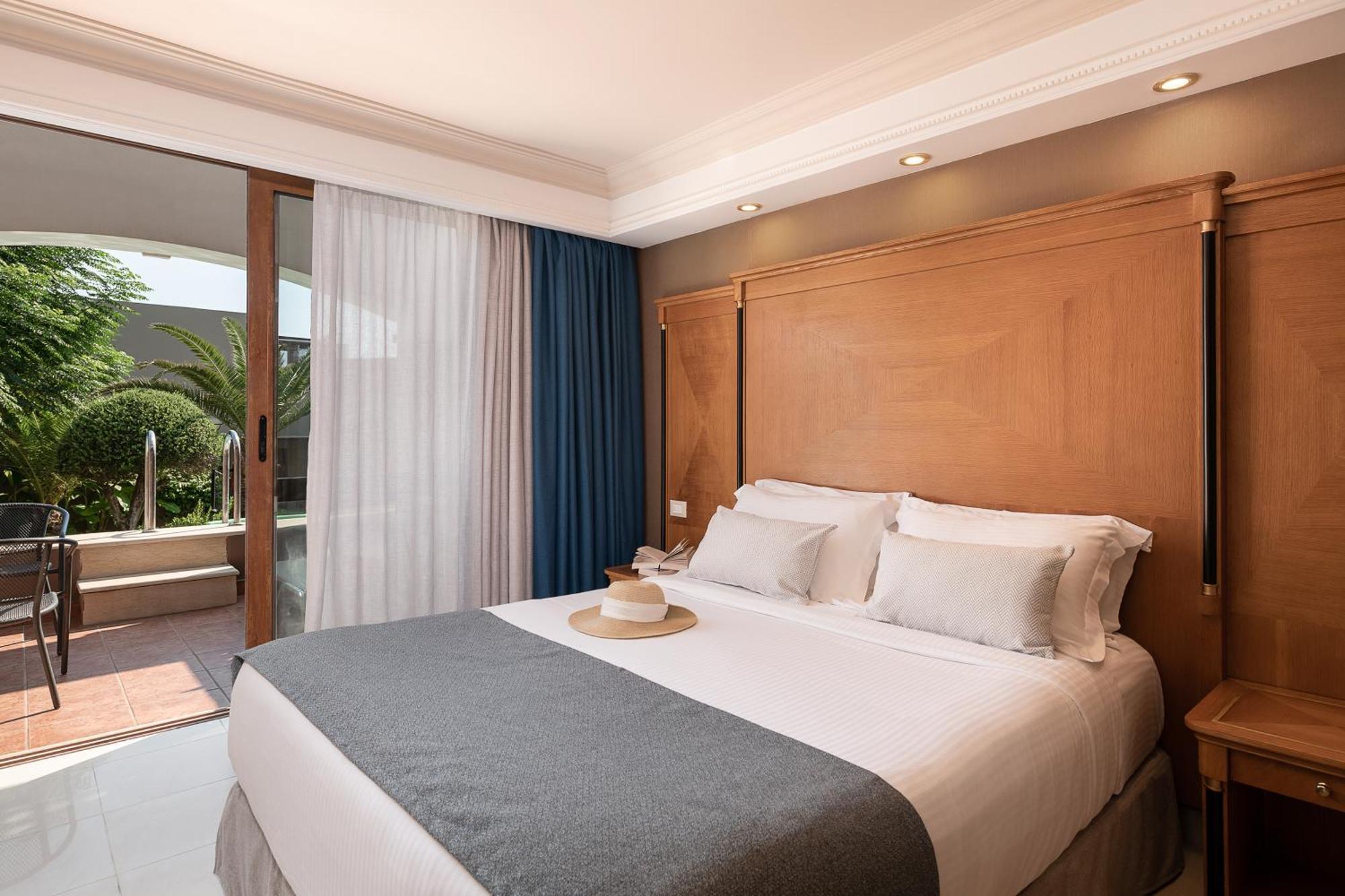 Family Room with Garden View and Sharing Pool,1515219619:JPEG