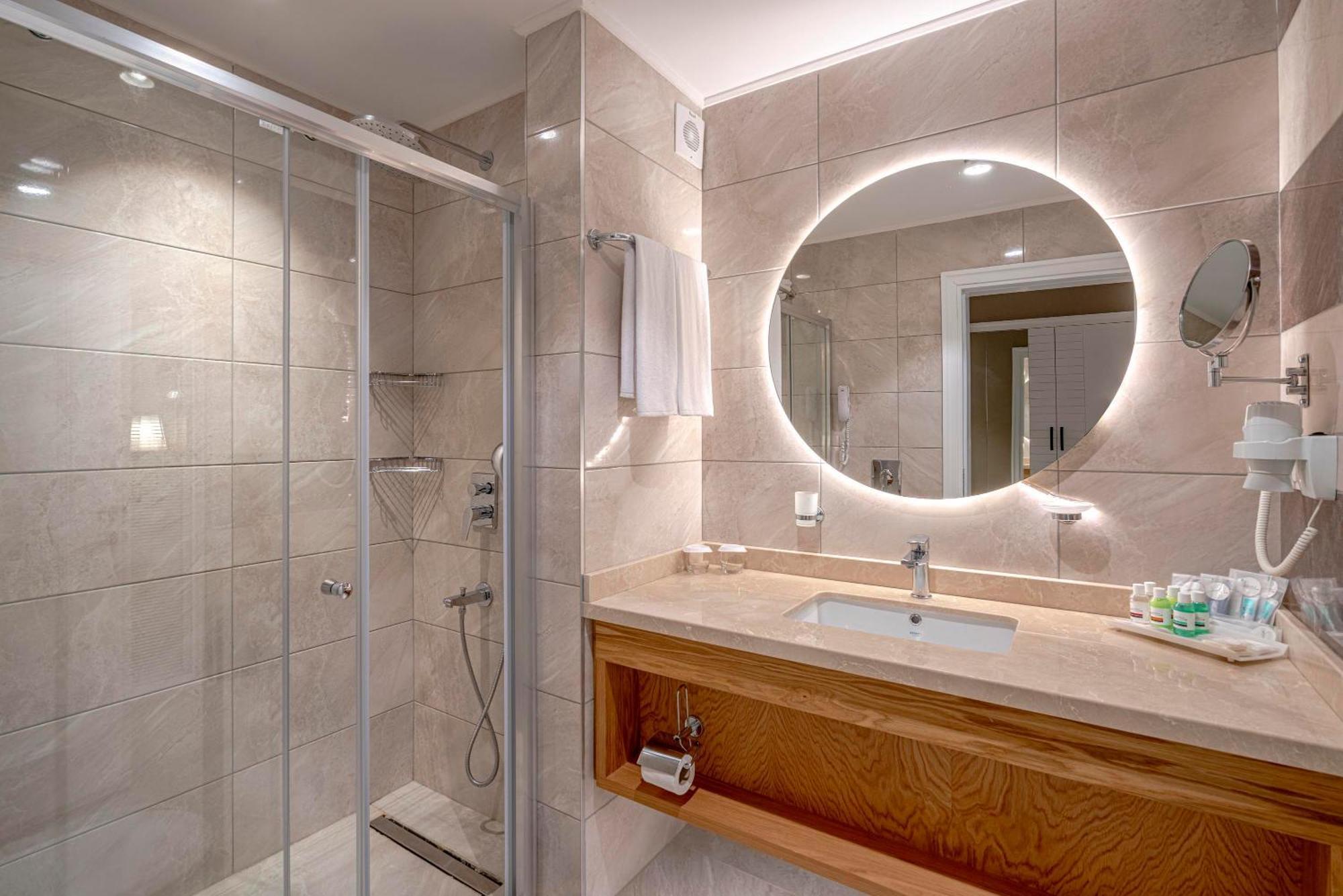 Deluxe Double or Twin Room with Spa Bath,1521621430:JPEG