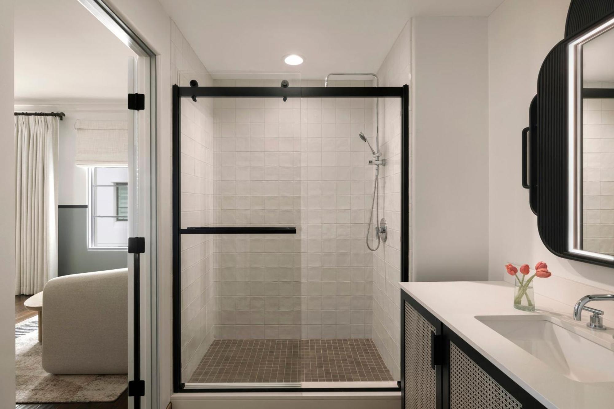 King Suite with Juliet Balcony,1521999892:JPEG