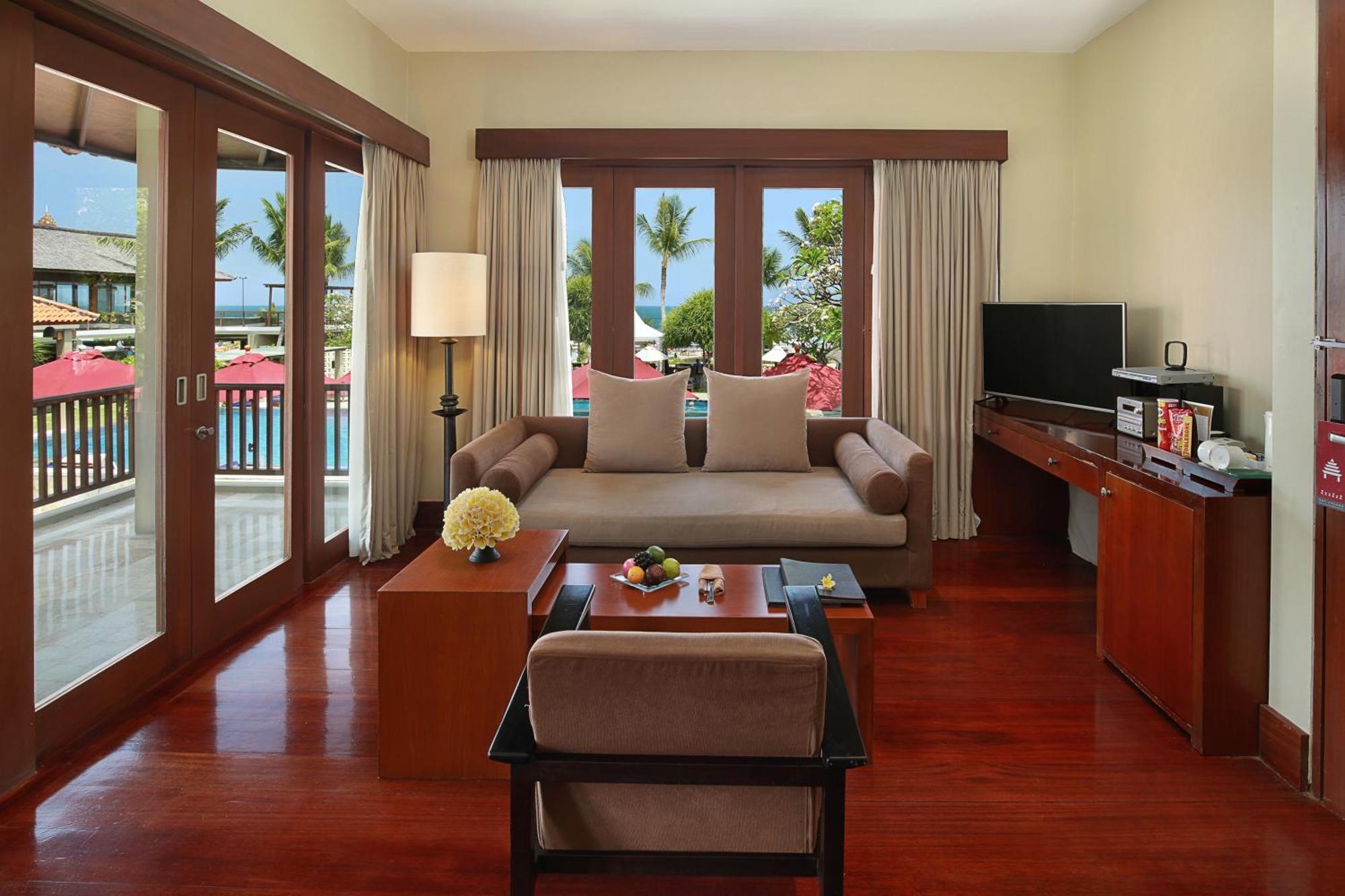 Suite Room with Pool View