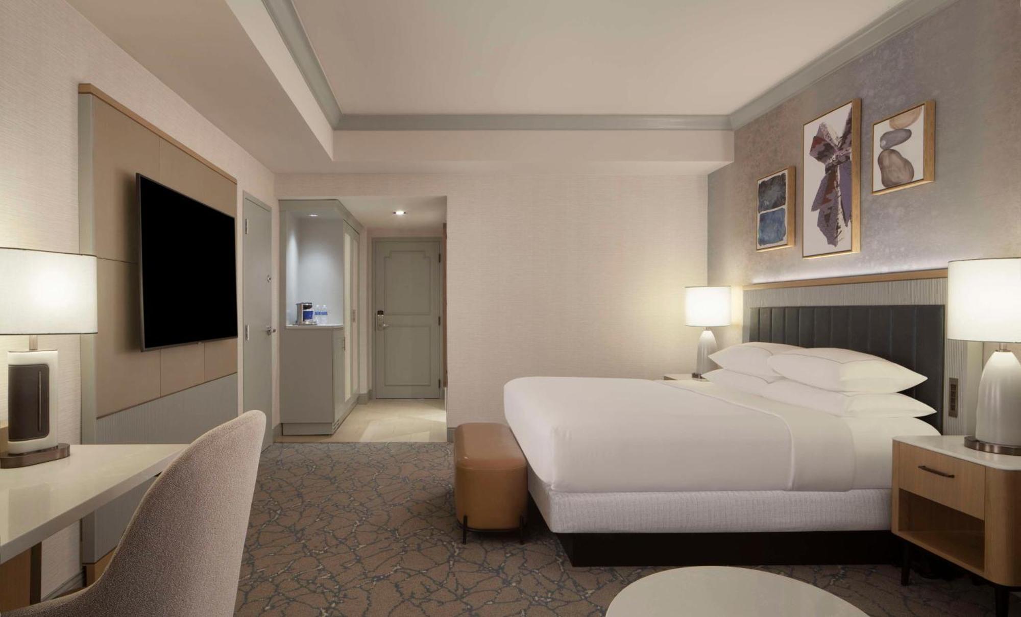 Jadewaters Towers King Room with Sofa Bed and City View,1706498032:JPEG