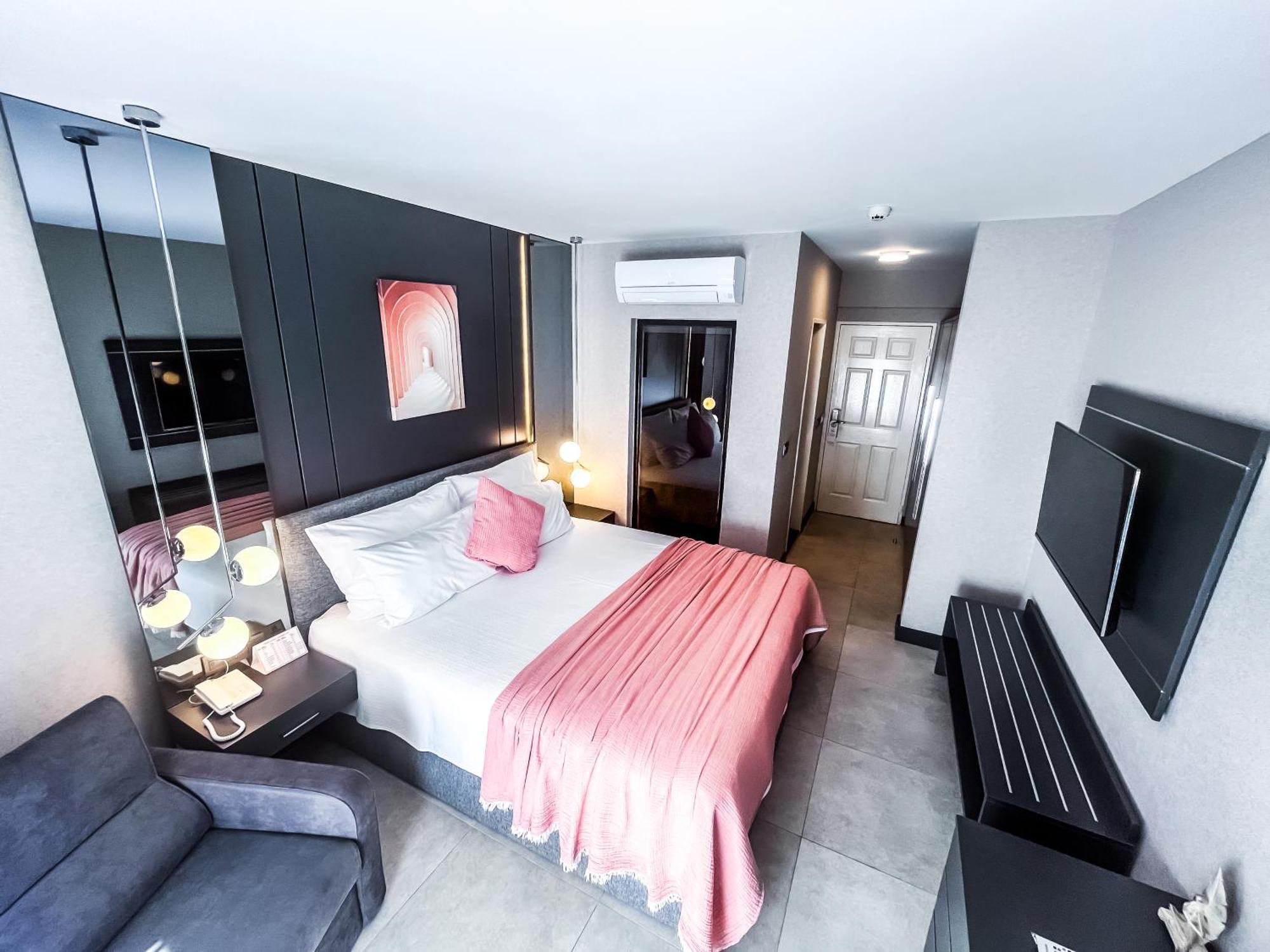 Deluxe Room,1539939937:JPEG