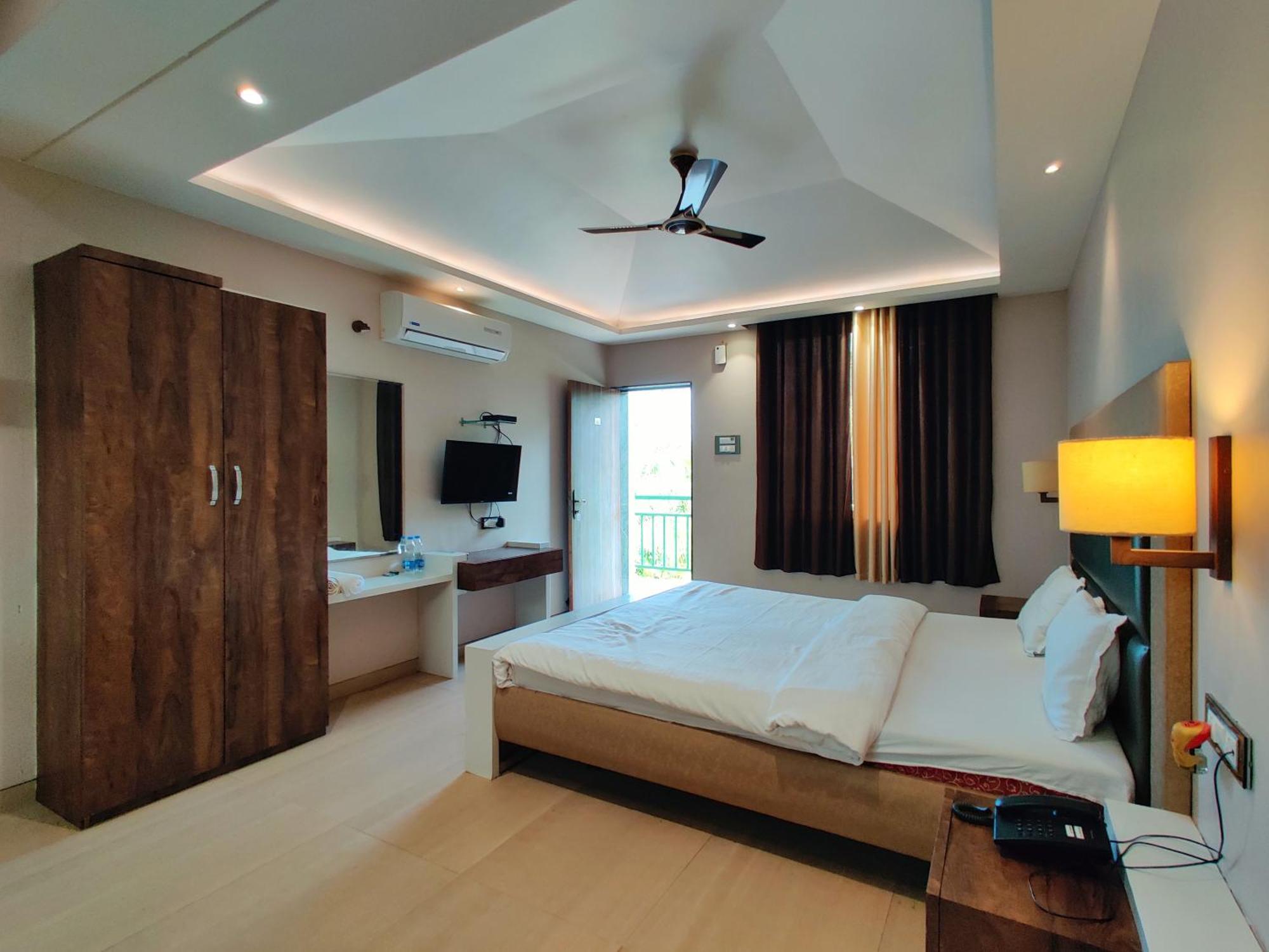 Double Room with Pool View