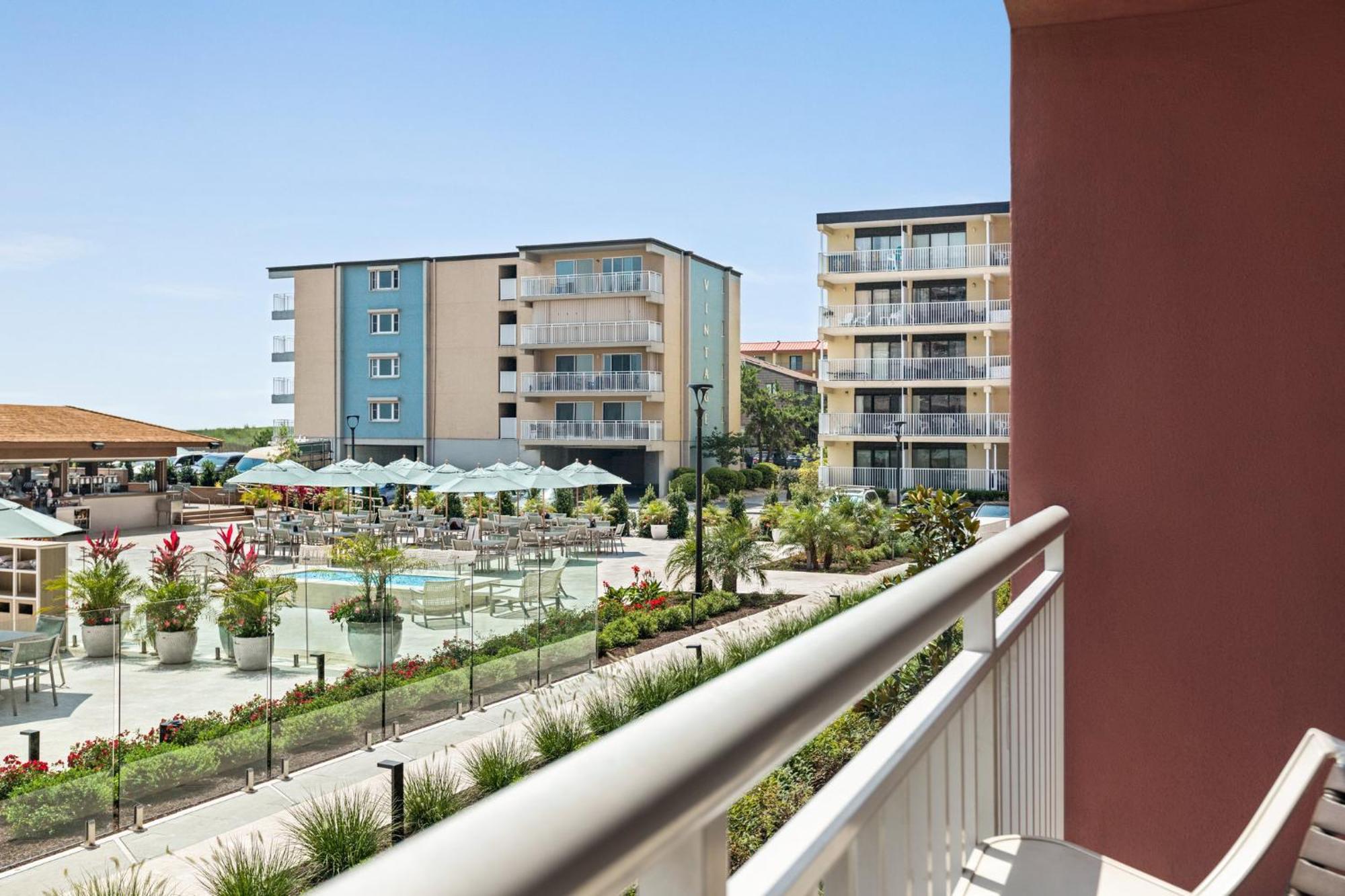 1 King Suite Pool View,1545985702:JPEG