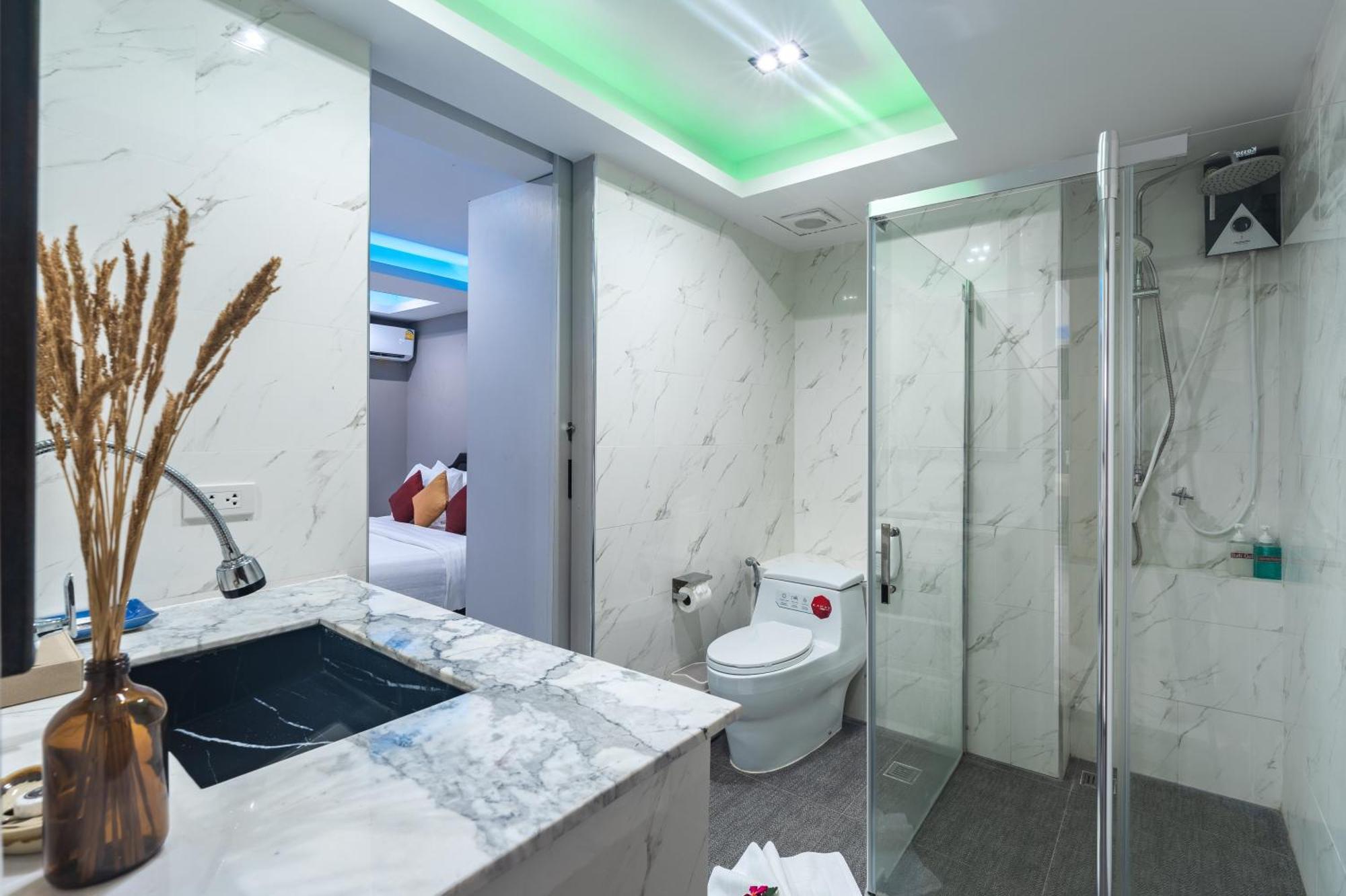 Three-Bedroom Apartment with Ocean View,1540226197:JPEG