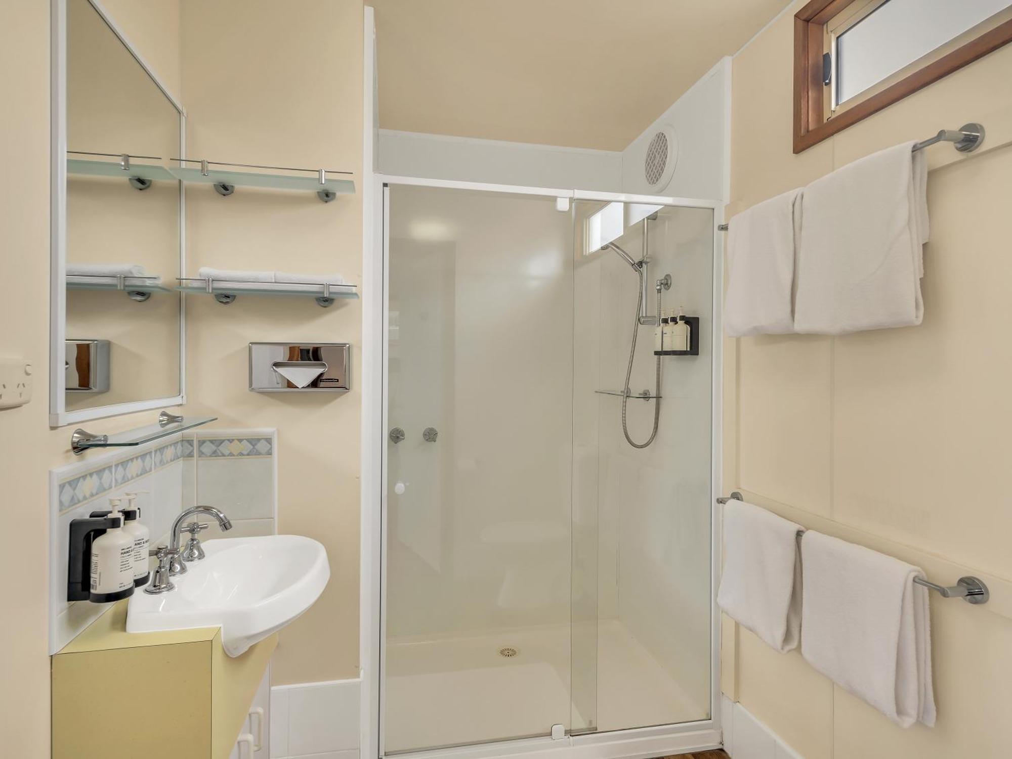 One Bedroom Bungalow,1540990066:JPEG