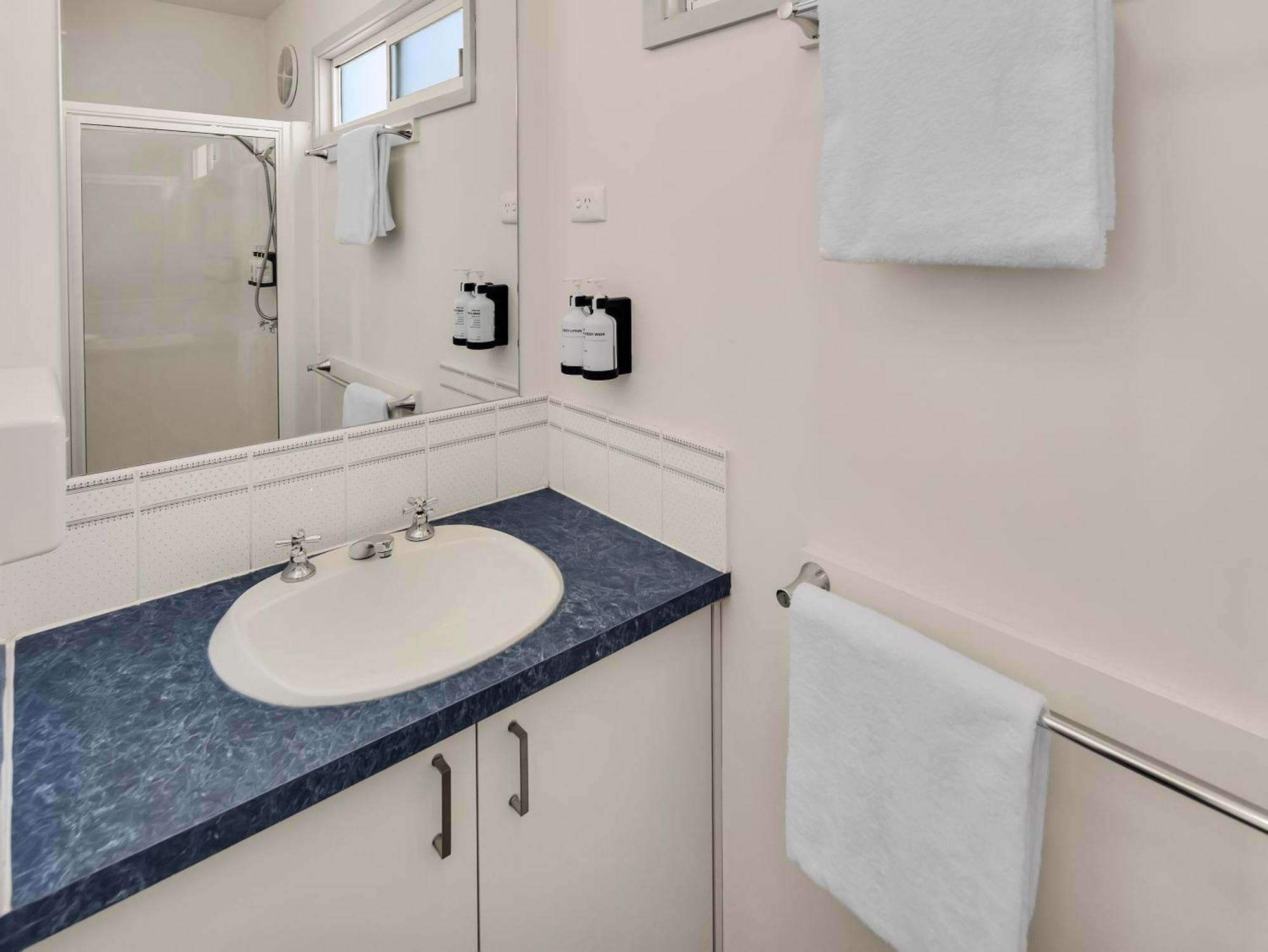 Queenscliff Three Bedroom Cabin,1540990207:JPEG