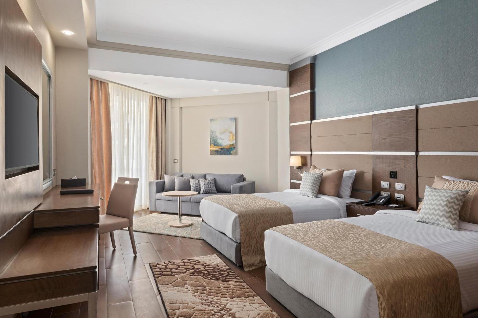 Main Building Superior Swim Up Room,1541410270:JPEG