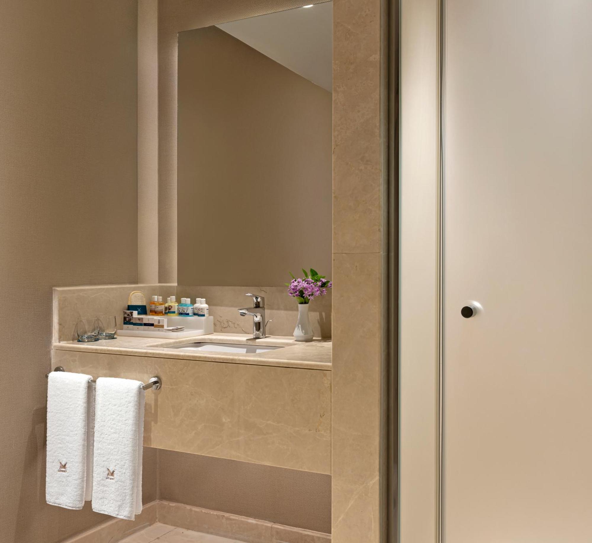 Family Room with Garden View,1541836438:JPEG