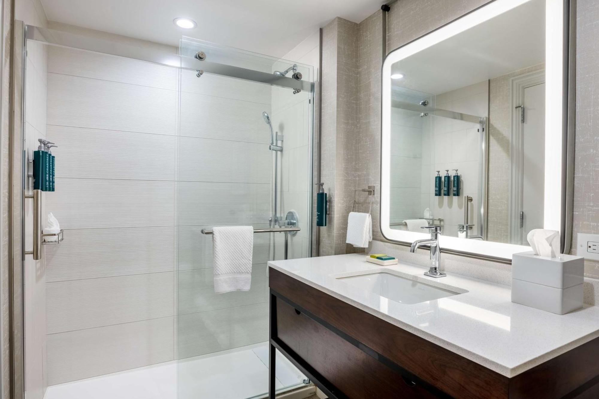 Premium King Room with View - Top Floor,1542426124:JPEG