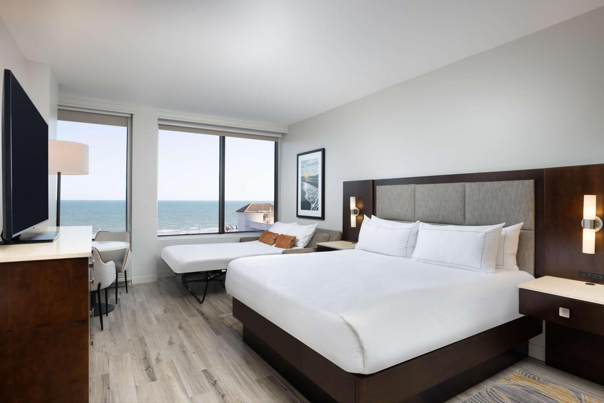 Superior King Room with Sofa Bed and Gulf View,1542426148:JPEG
