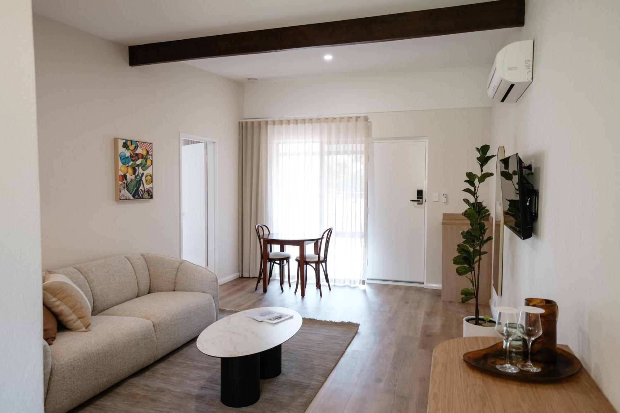 Deluxe One-Bedroom Apartment