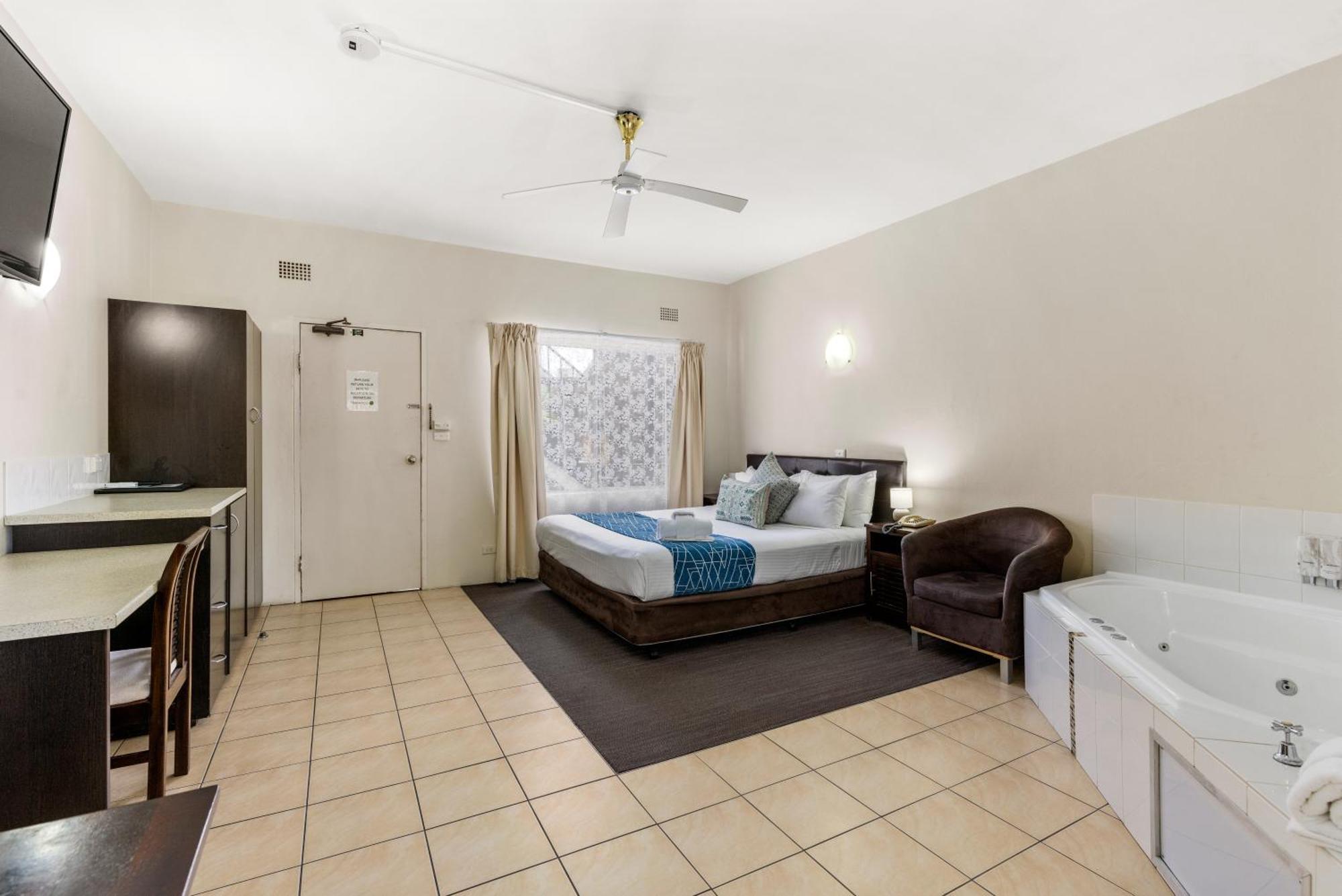 Superior King Room with Spa Bath,1543757413:JPEG