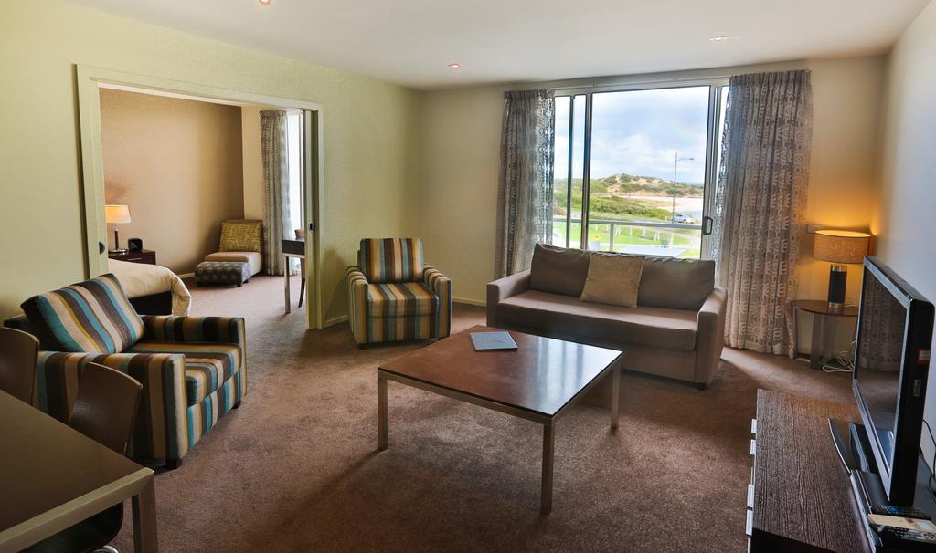 Luxury One-Bedroom Apartment with Spa Bath