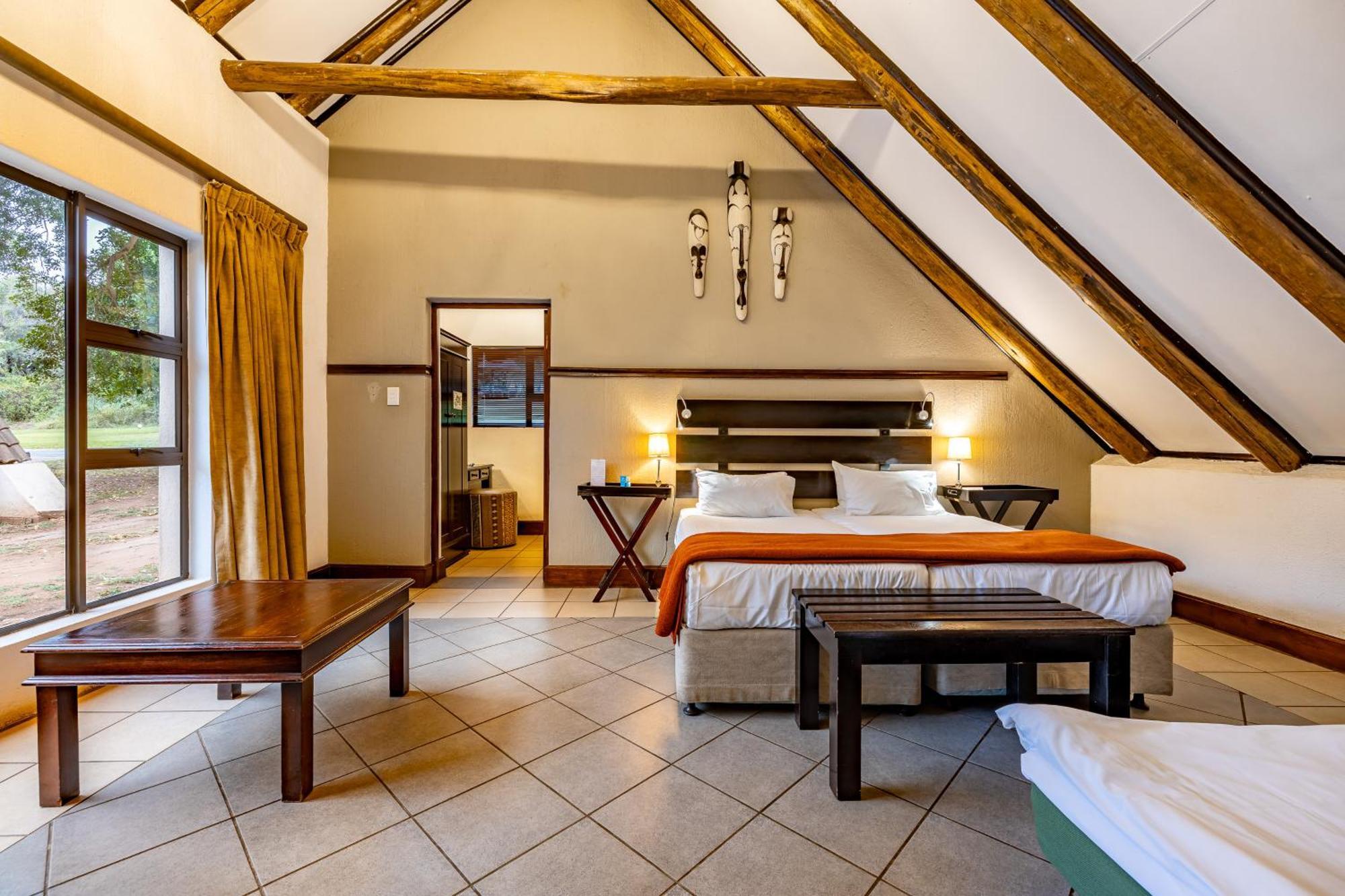 Family Room,1545676132:JPEG