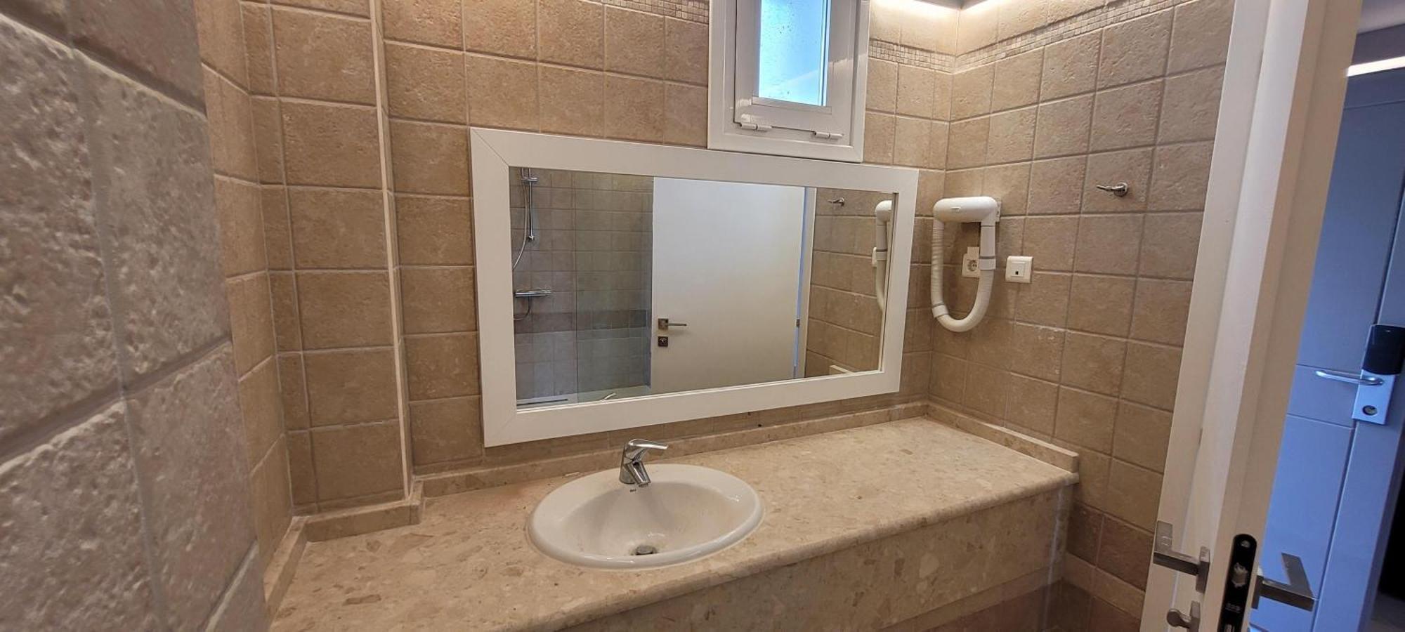 Doppel- oder Zweibettzimmer - Poolblick