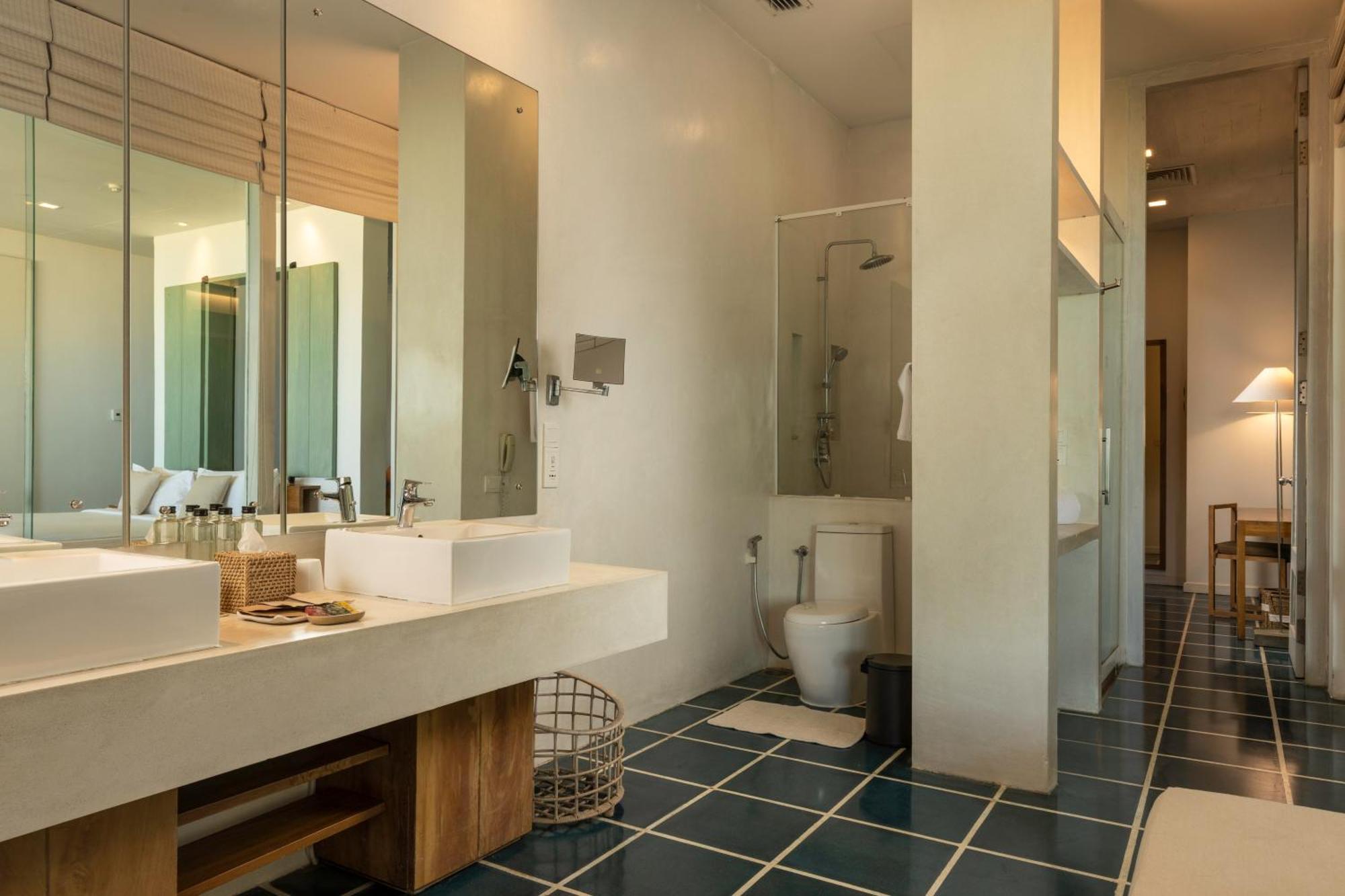 Suite Sea View at Center Point Black Coral & at Seaside Social restaurants