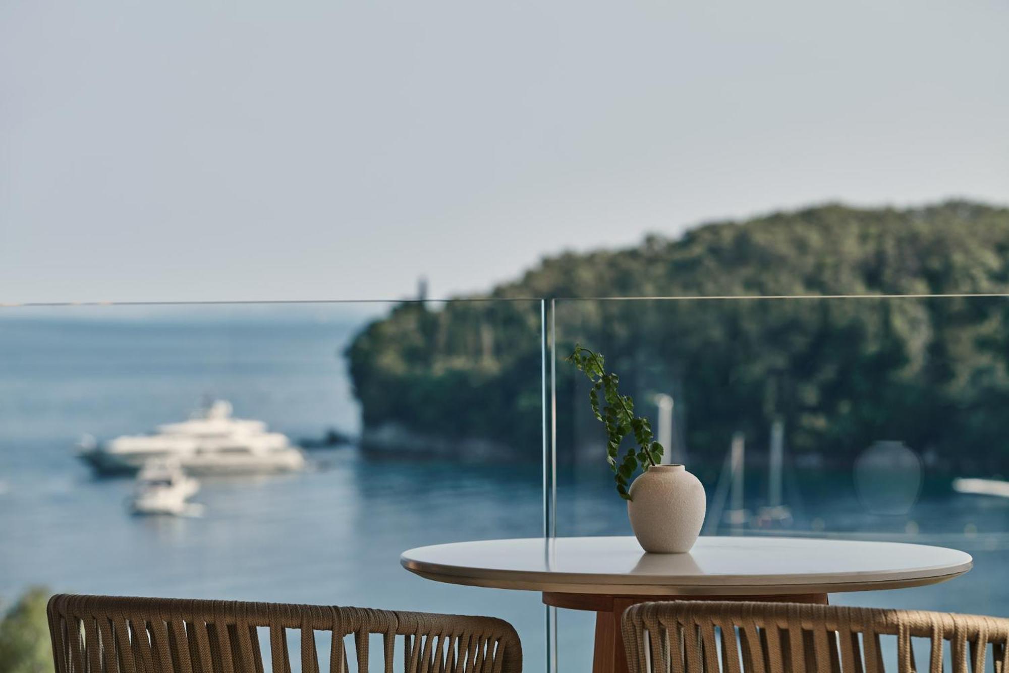 Lavish Double Sea View Room,1550904397:JPEG
