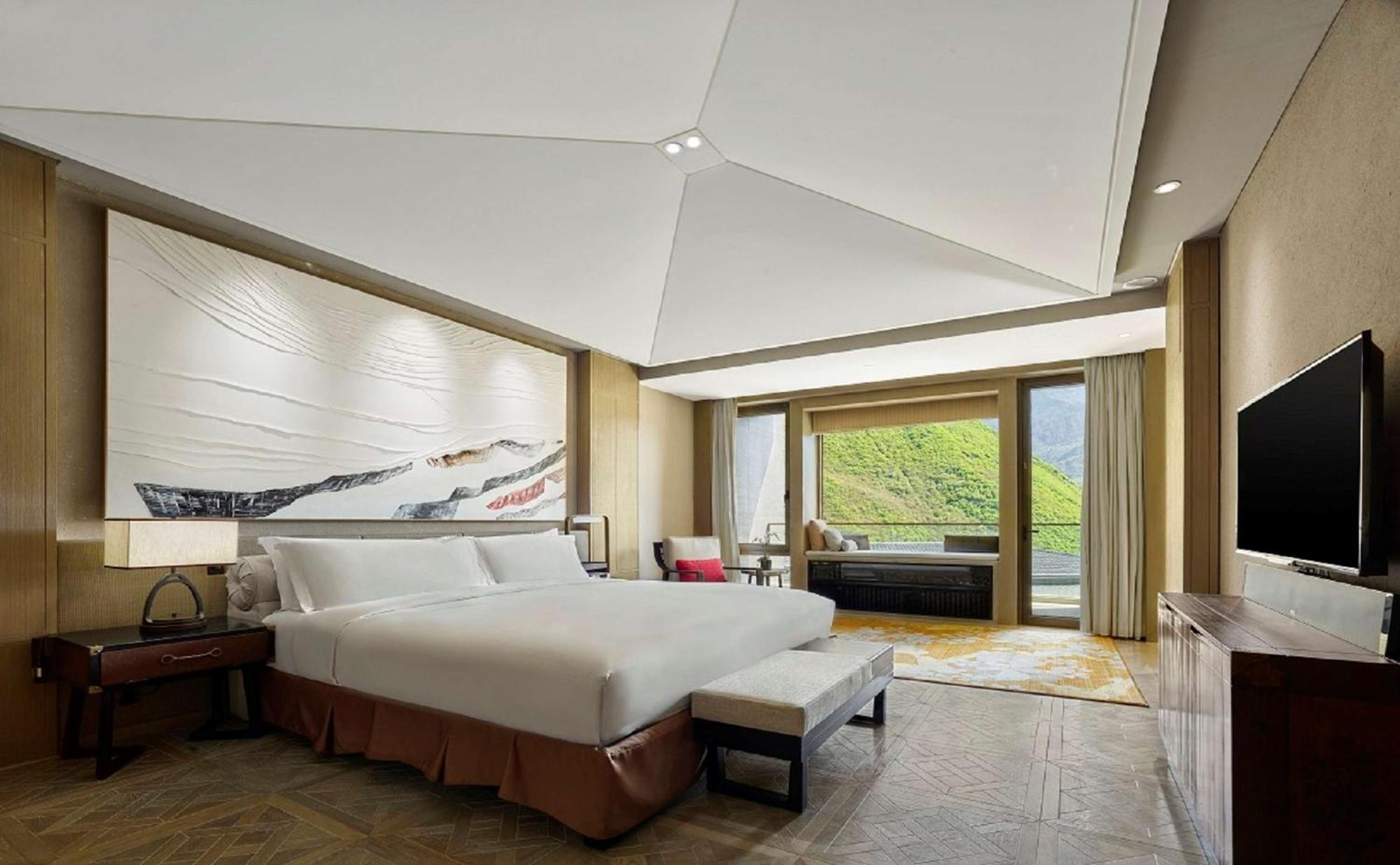 Deluxe King Suite,1547983777:JPEG