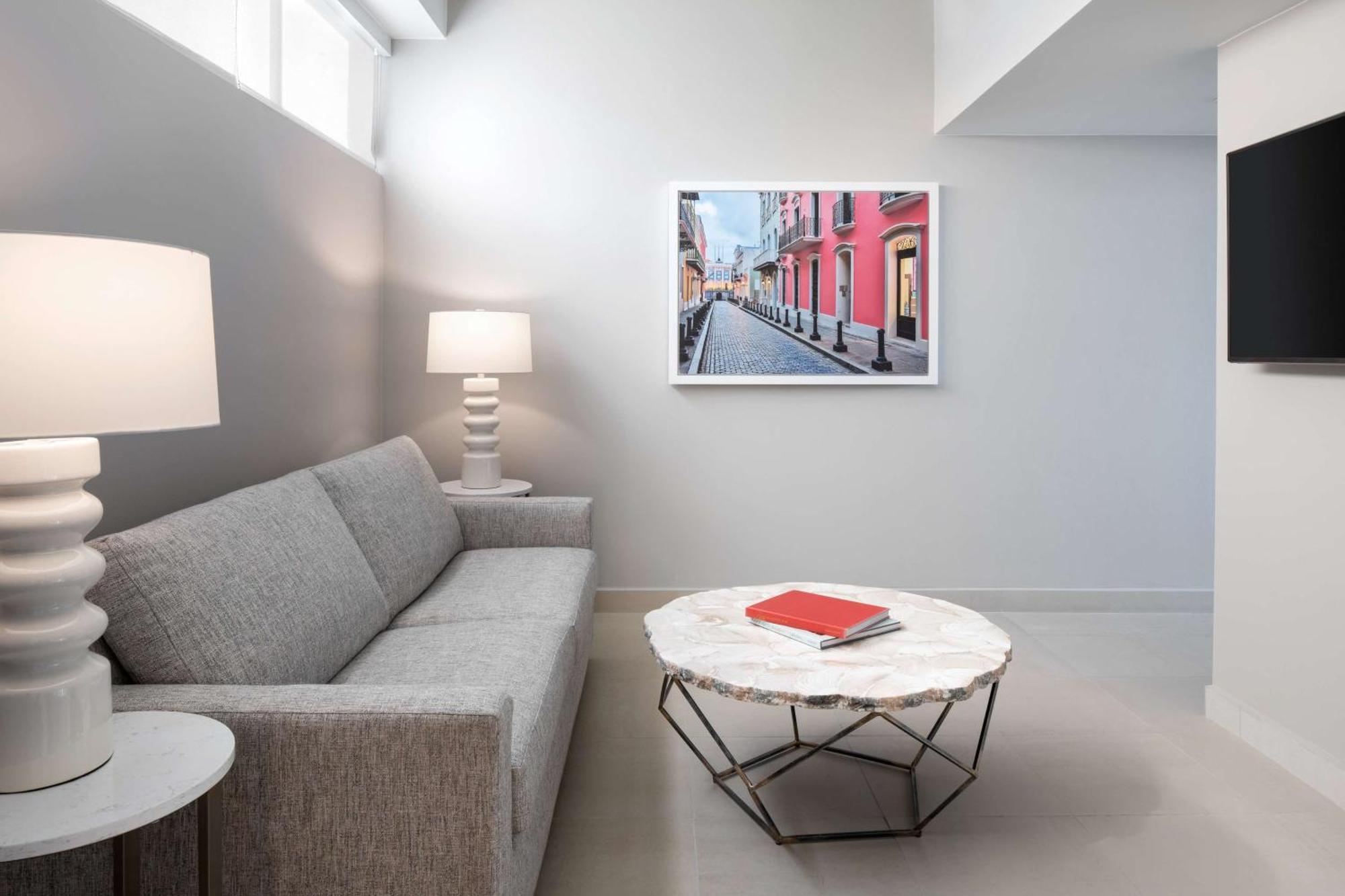 Junior King Suite with Balcony,1547986363:JPEG