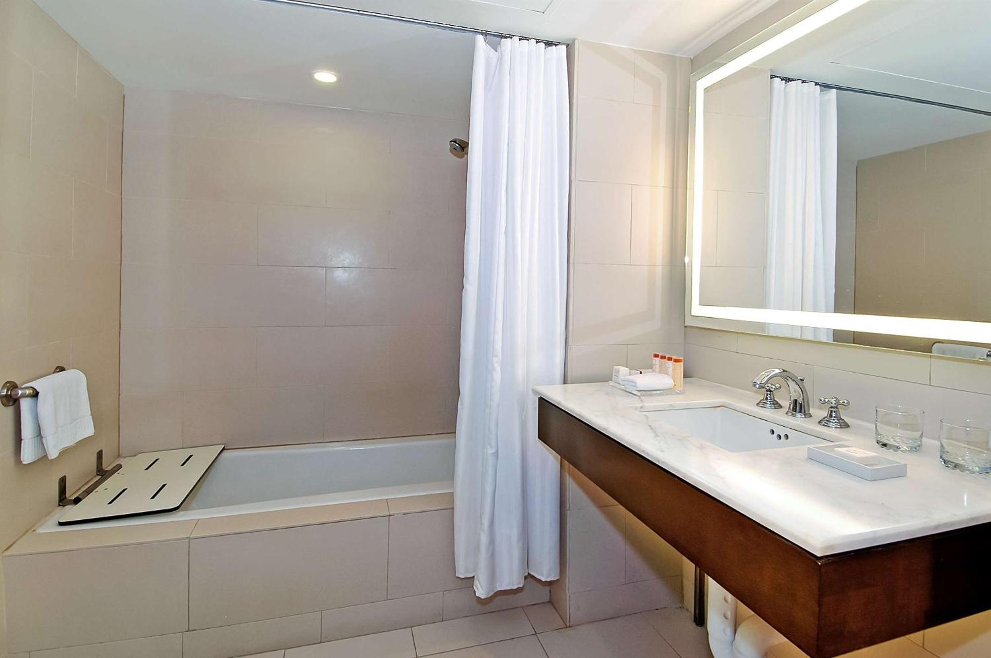 Deluxe King Room,1548834307:JPEG