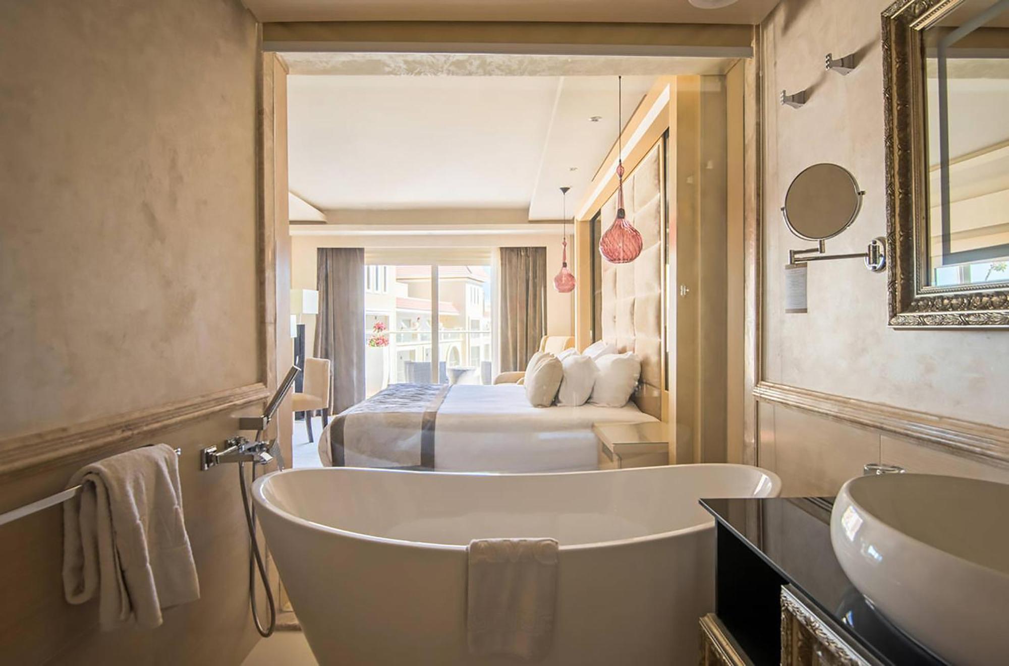 Deluxe Room Pool View