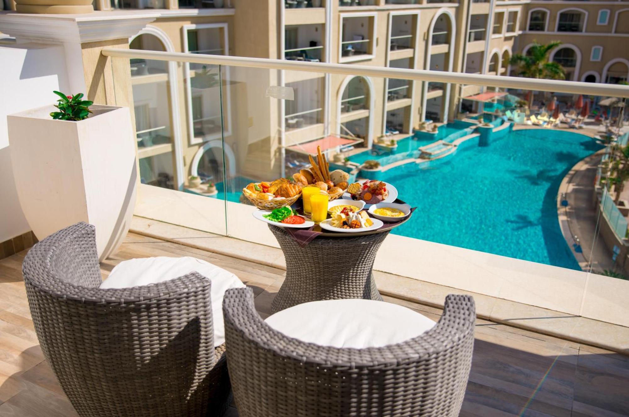 Deluxe Room Pool View