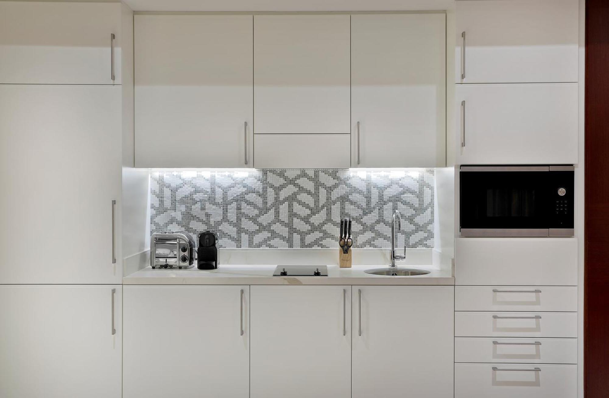 One-Bedroom Suite with Partial Sea View,1686543306:JPEG