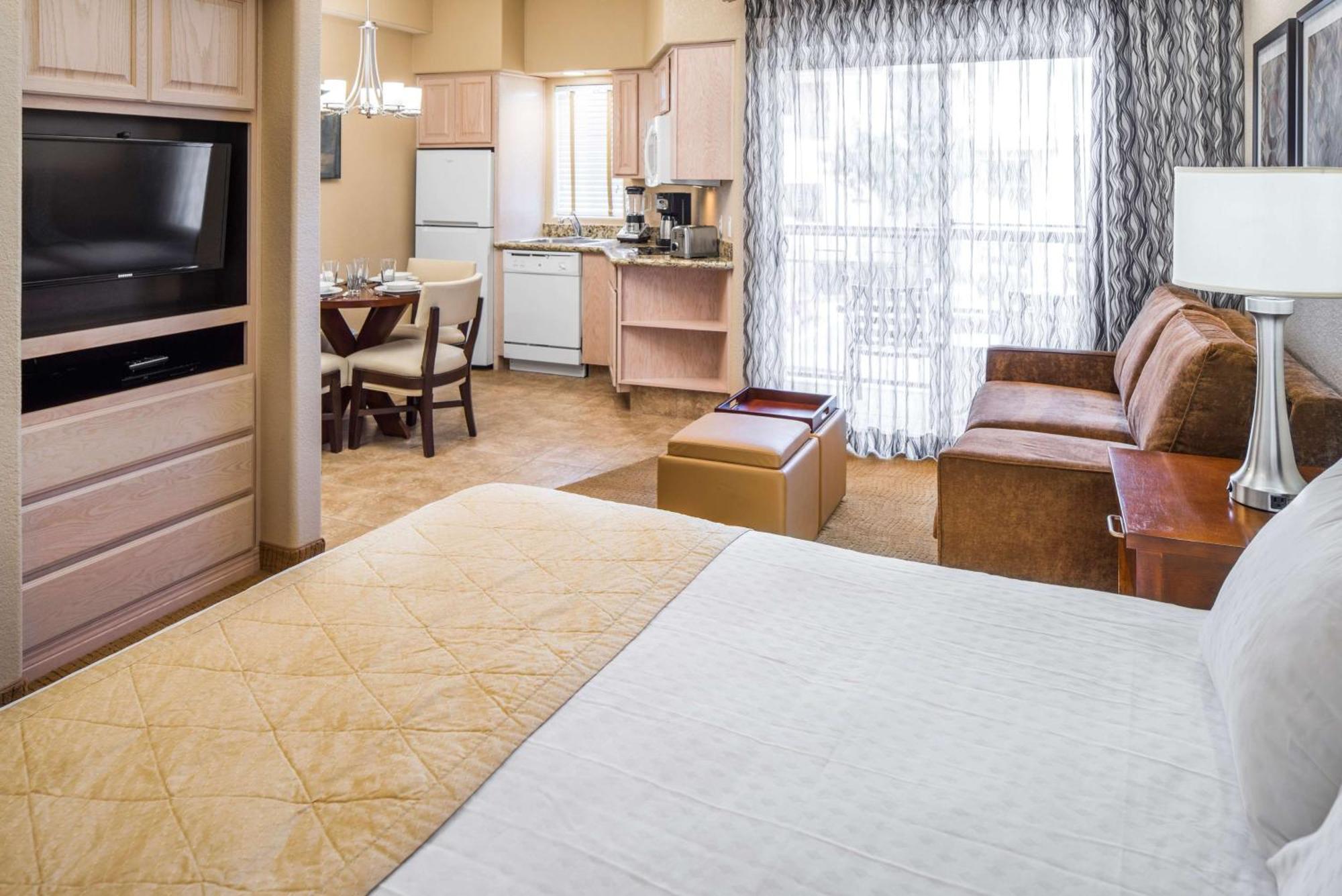 2 BEDROOM 1 KING 1 QUEEN SUITE W/ SOFABED,1549429375:JPEG