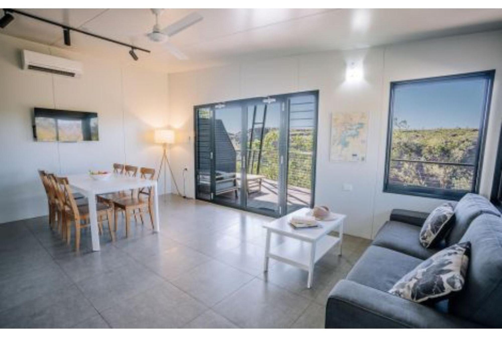 Deluxe Two-Bedroom Cabin with Lake View,1549464871:JPEG