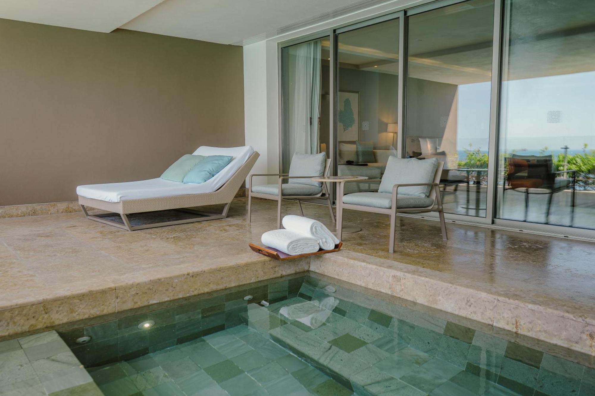 Grand Class Suite Ocean Front