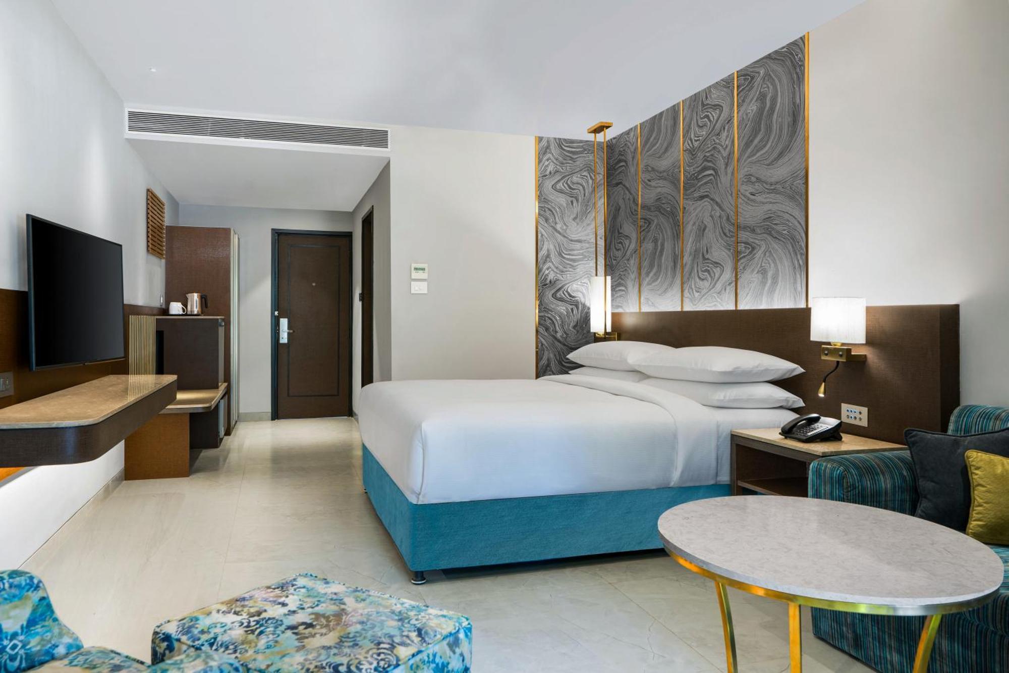 Deluxe King Room with Pool View