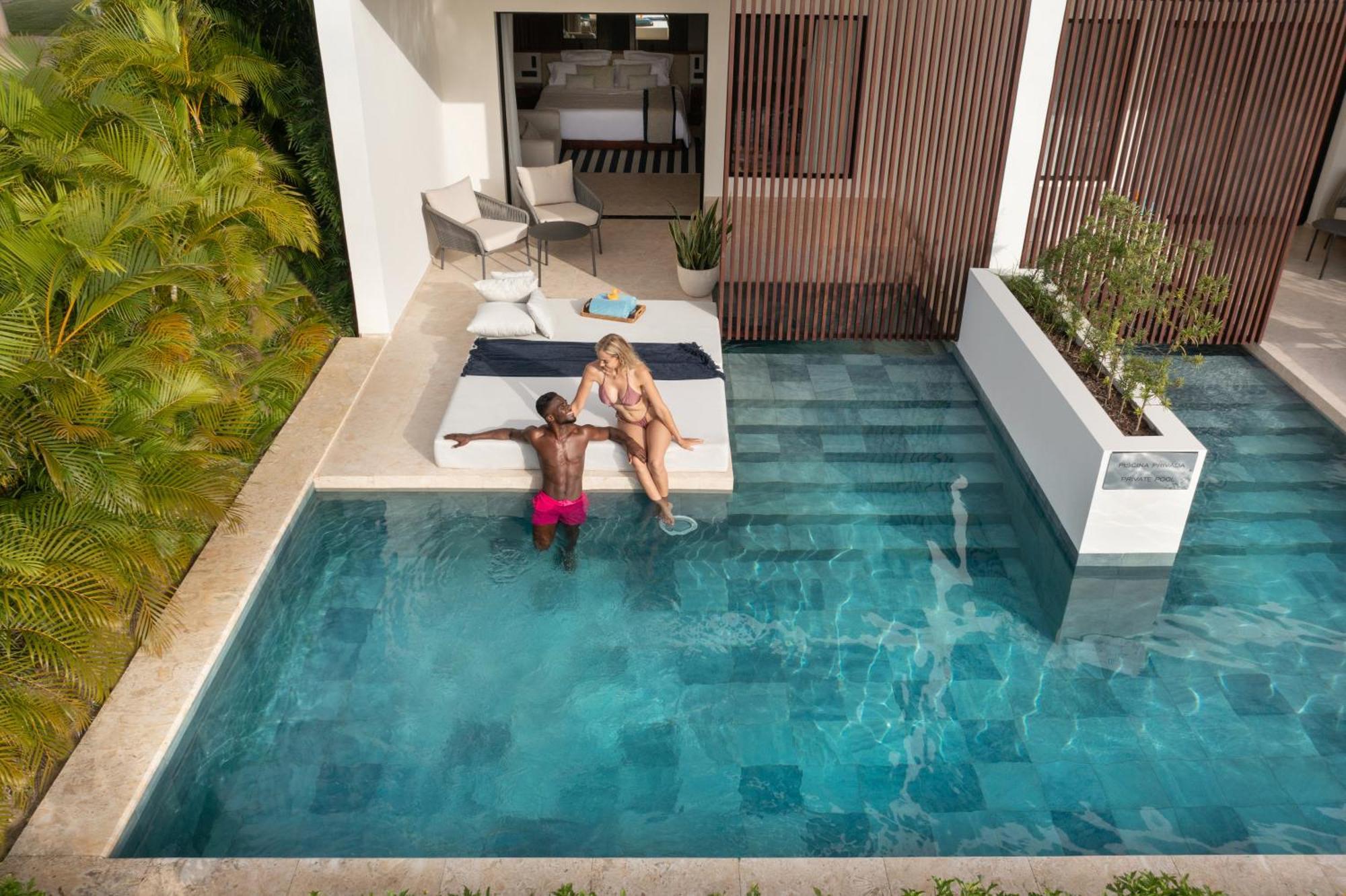 Aqua Junior Suite Swim-Up Garden View,1590411602:JPEG