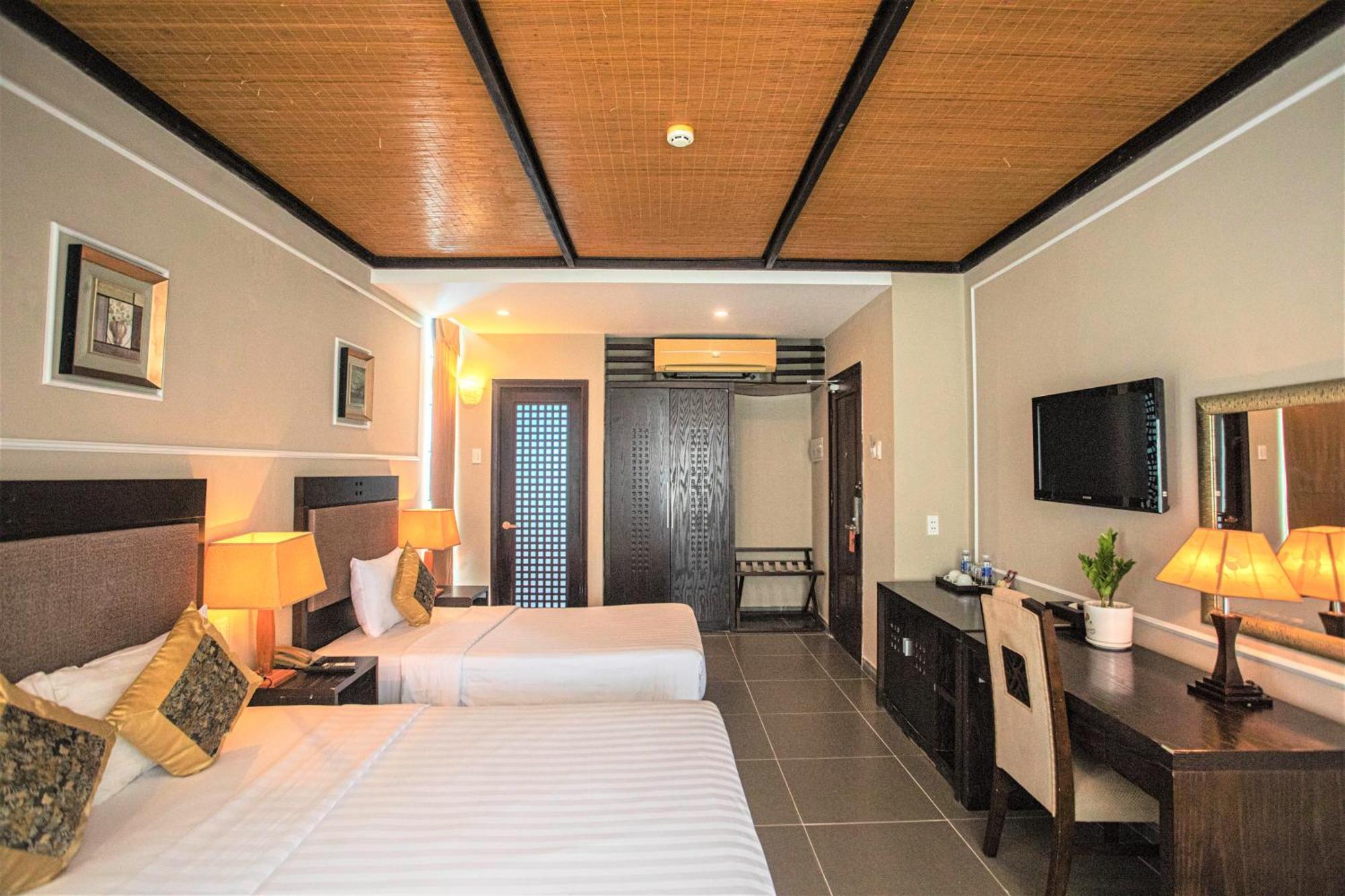 Premium Deluxe Twin Room with Garden View