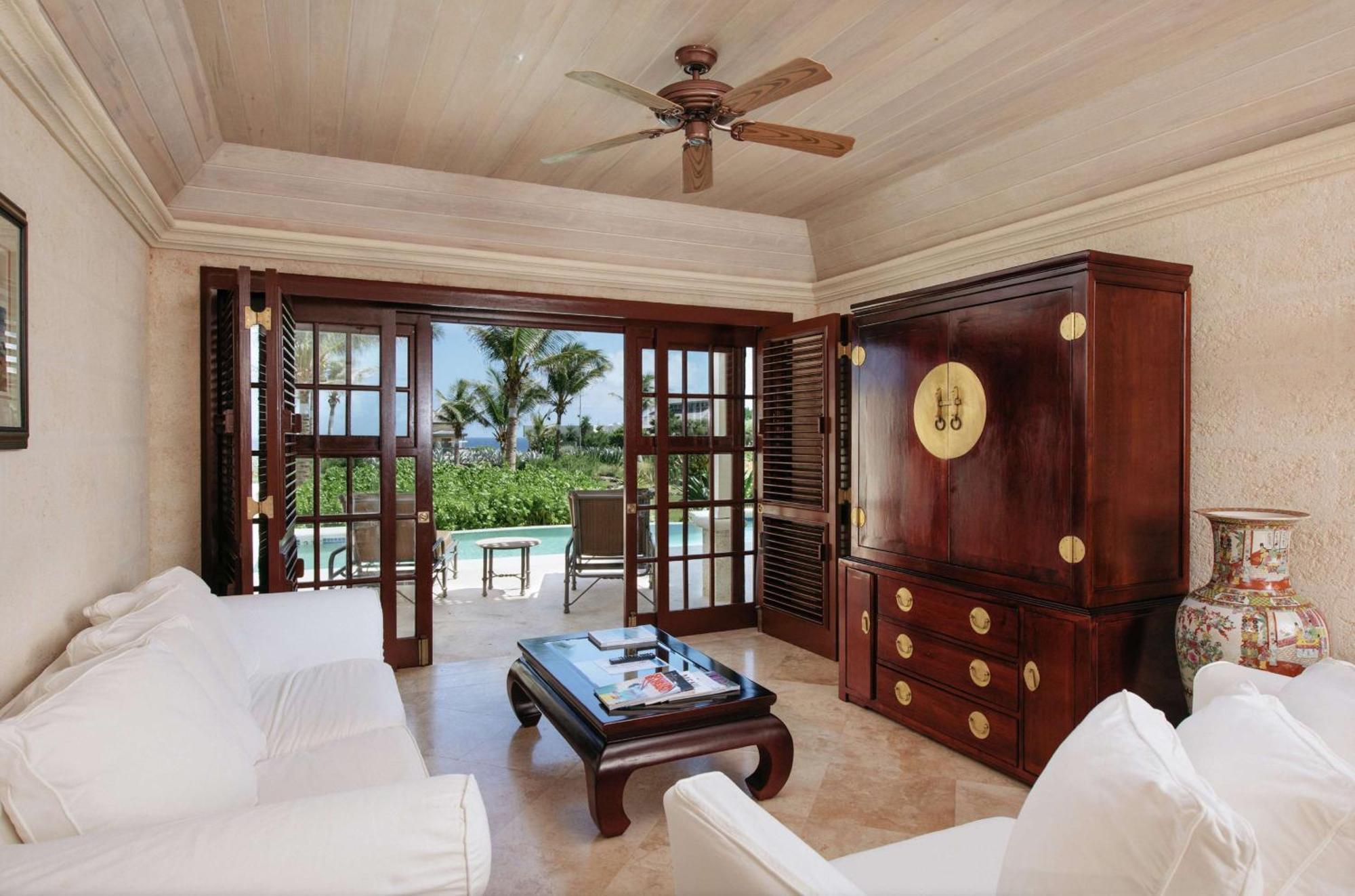 One-Bedroom King Suite with Ocean View and Pool
