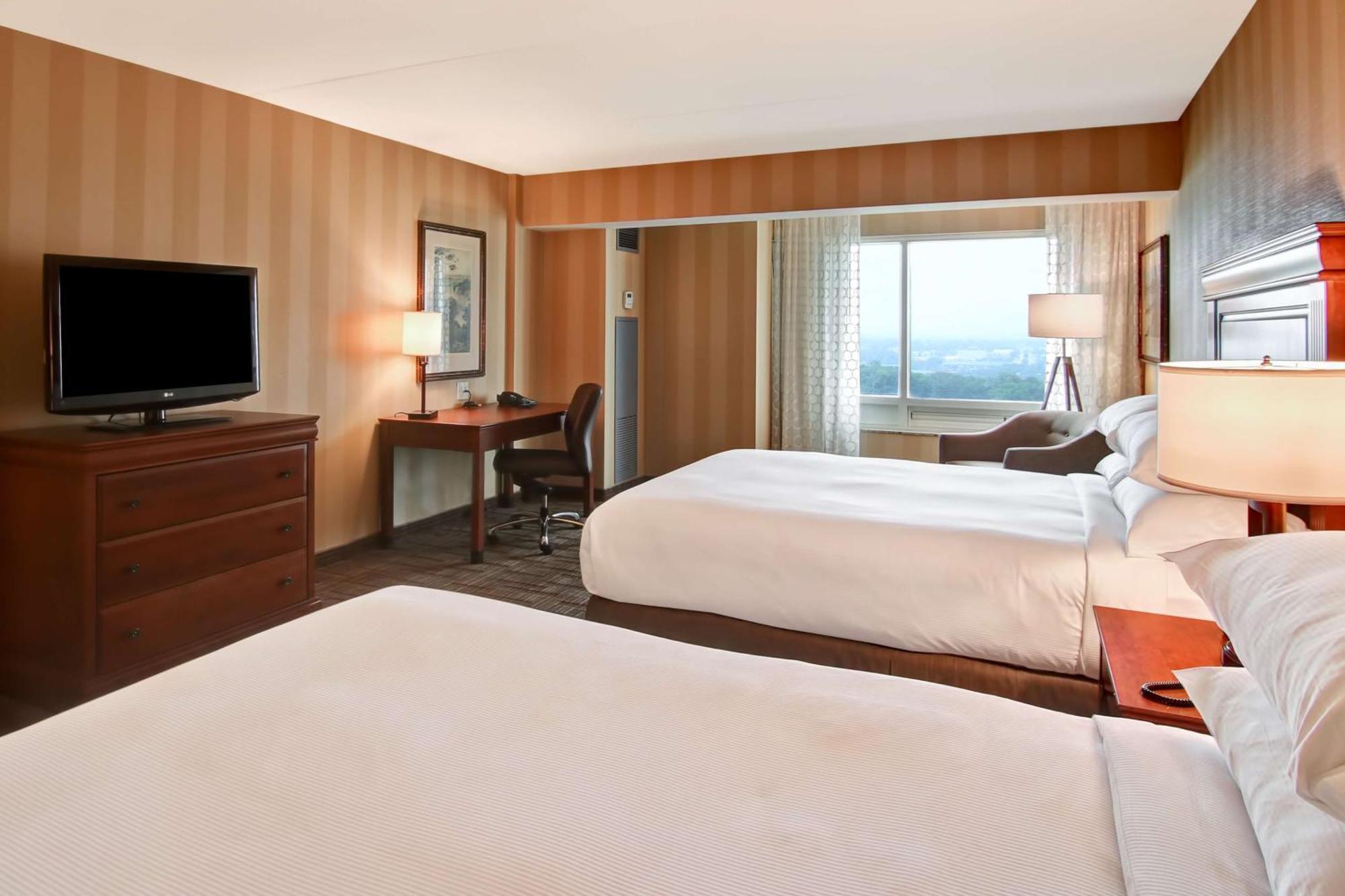 Queen Room with Two Queen Beds, City View and American Falls View,1551419887:JPEG