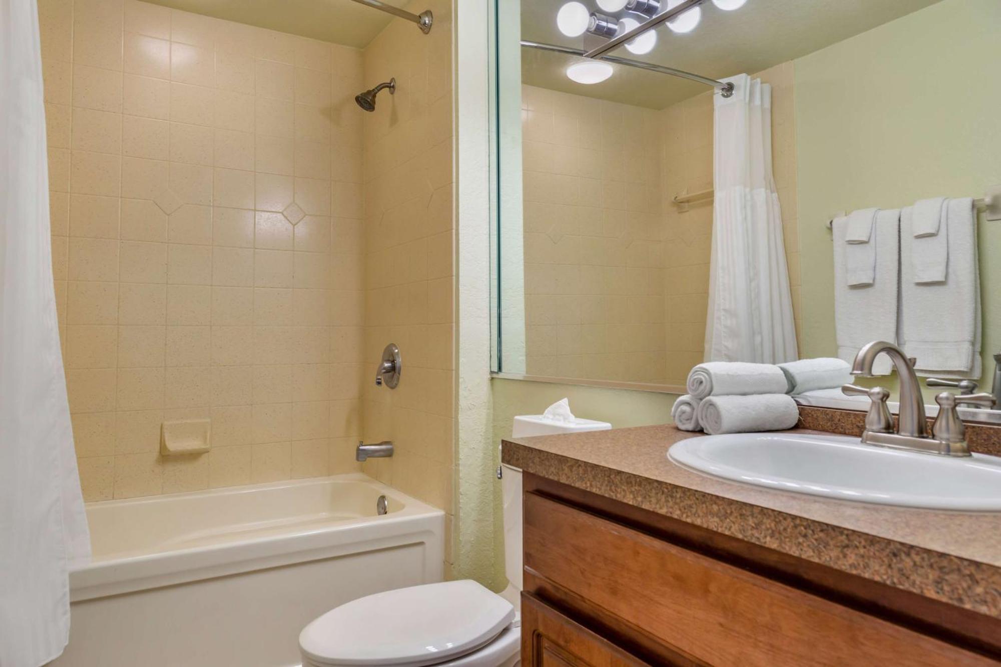 Two-Bedroom King Suite with Two Queen Beds,1614787417:JPEG