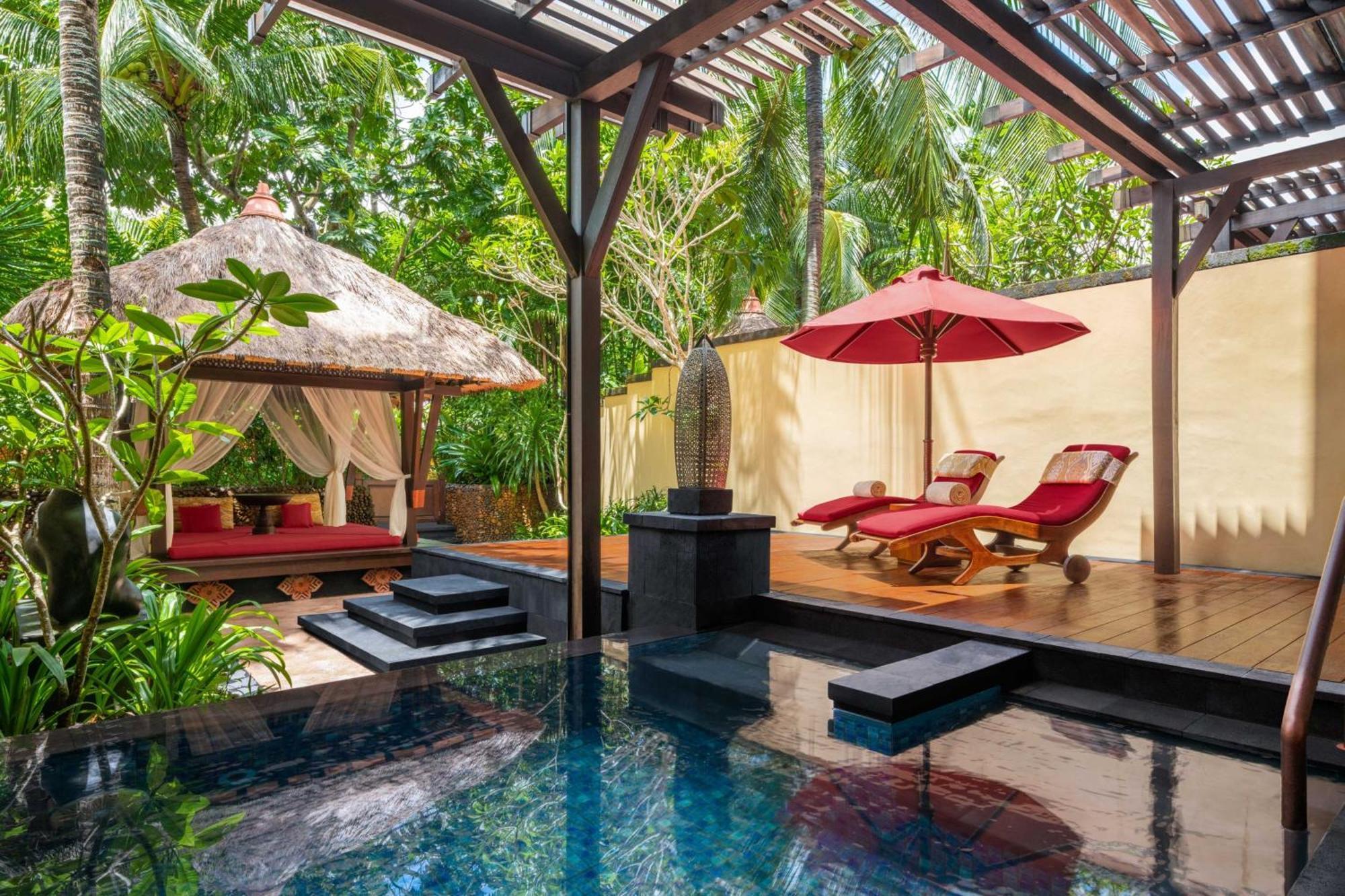 Poolsuite St Regis mit 1 Schlafzimmer, 1 Kingsize-Bett, Tauchbecken und kostenfreiem Flughafentransfer